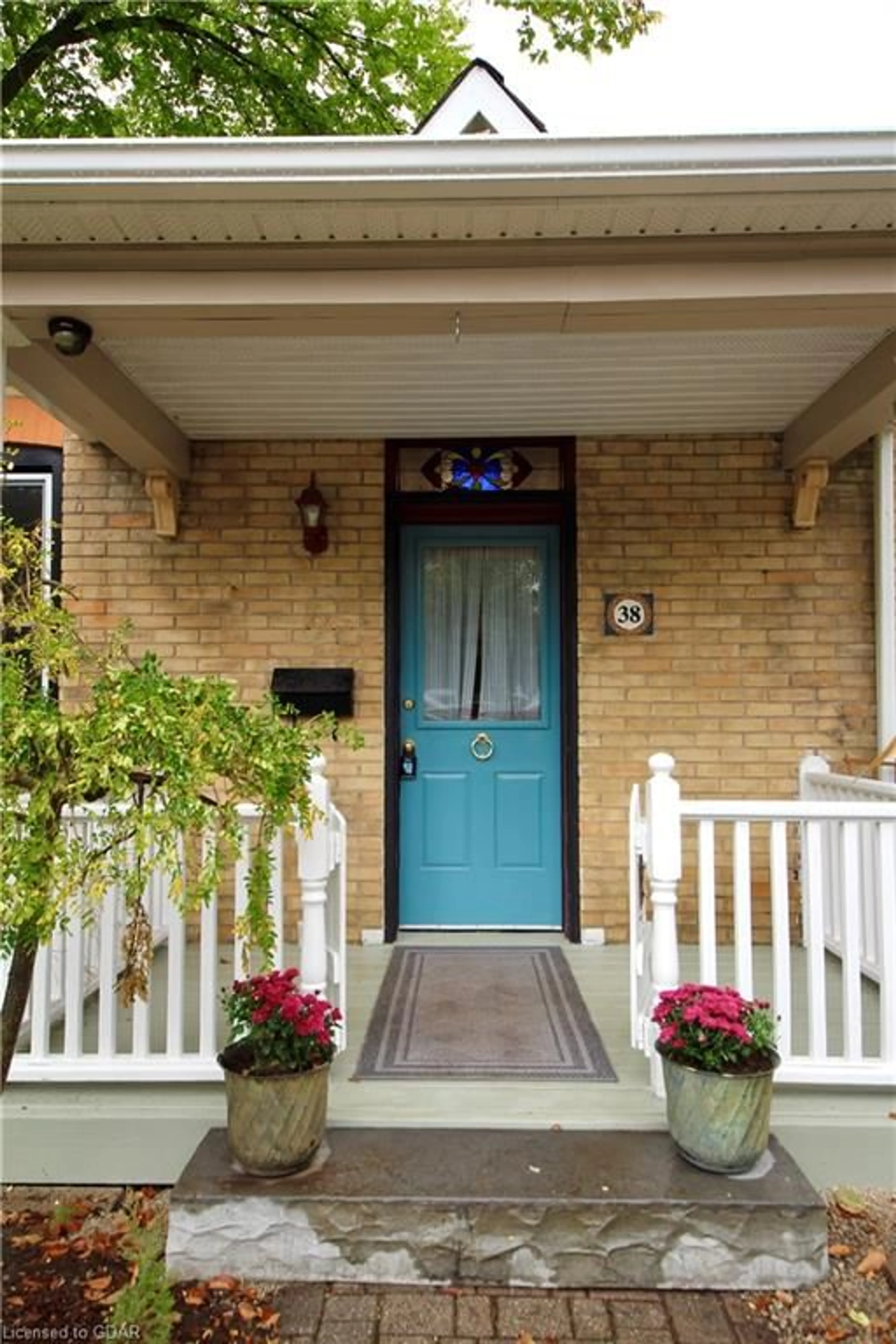 Indoor entryway for 38 Ontario St, Guelph Ontario N1E 3B1