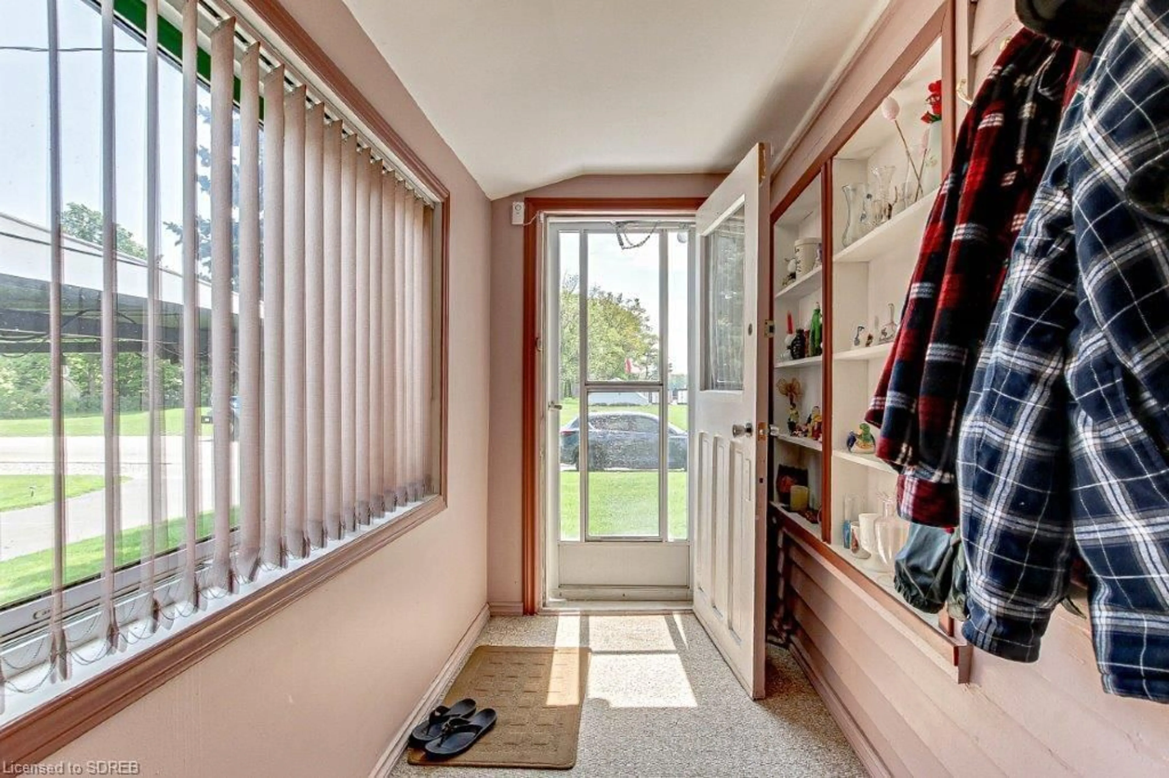 Indoor entryway, wood floors for 115 Mcdowell Rd, Simcoe Ontario N3Y 4J9