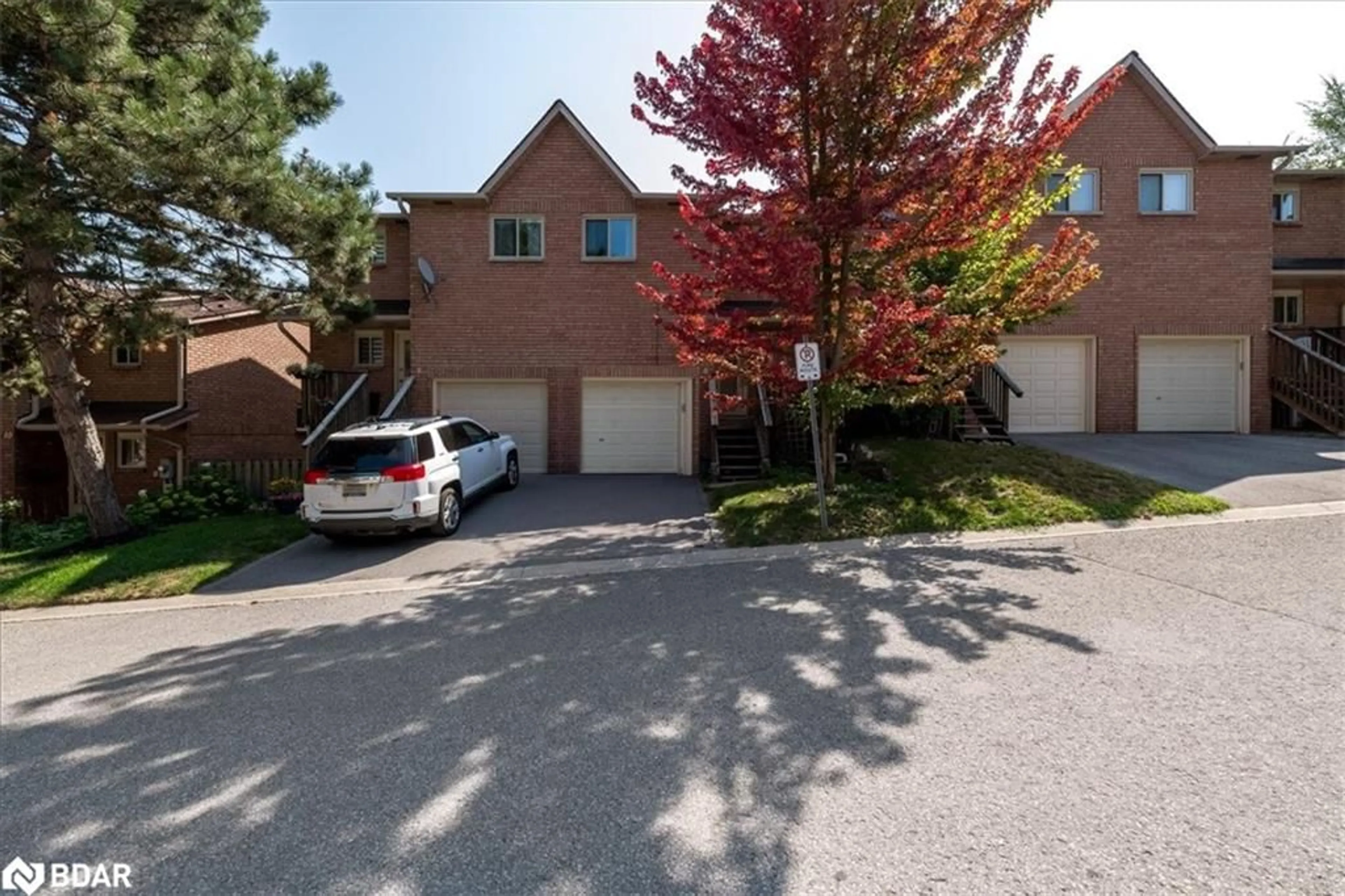 A pic from exterior of the house or condo for 6 Pheasant Trail, Barrie Ontario L4N 6W4