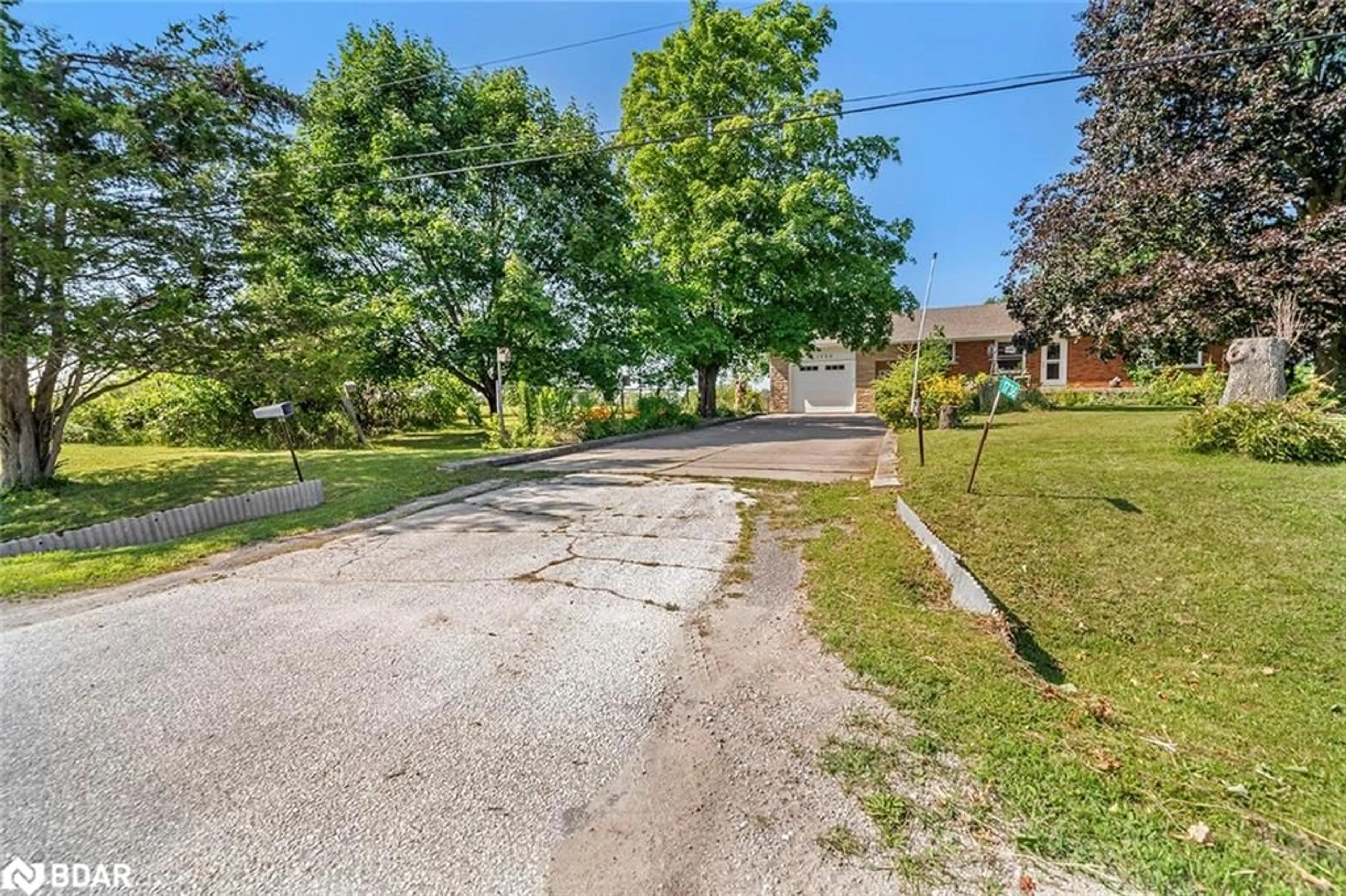 A pic from exterior of the house or condo, the street view for 1736 Killarney Beach Rd, Innisfil Ontario L0L 1W0