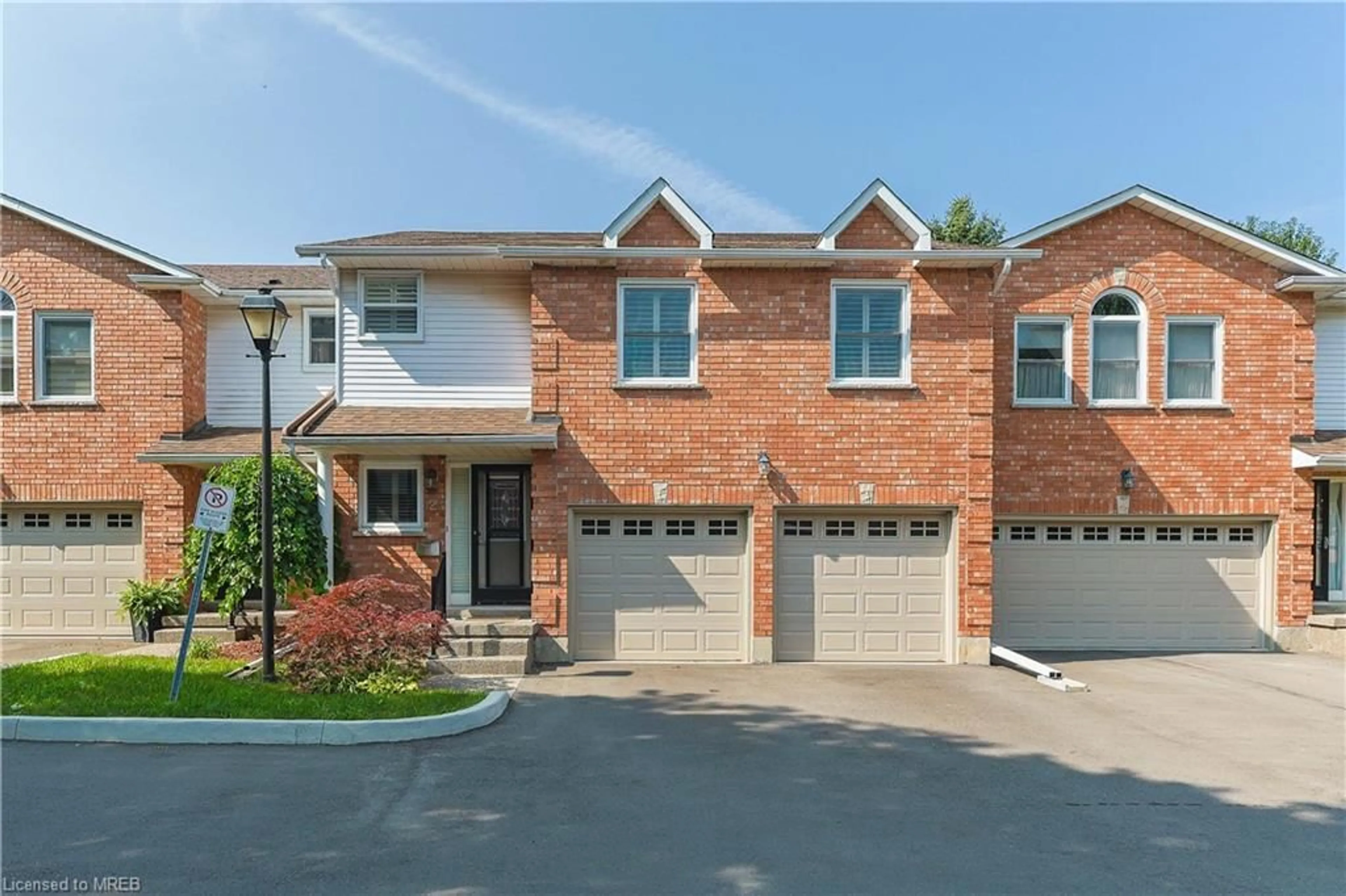 A pic from exterior of the house or condo for 230 Meadowbrook Dr #2, Ancaster Ontario L9G 4V2