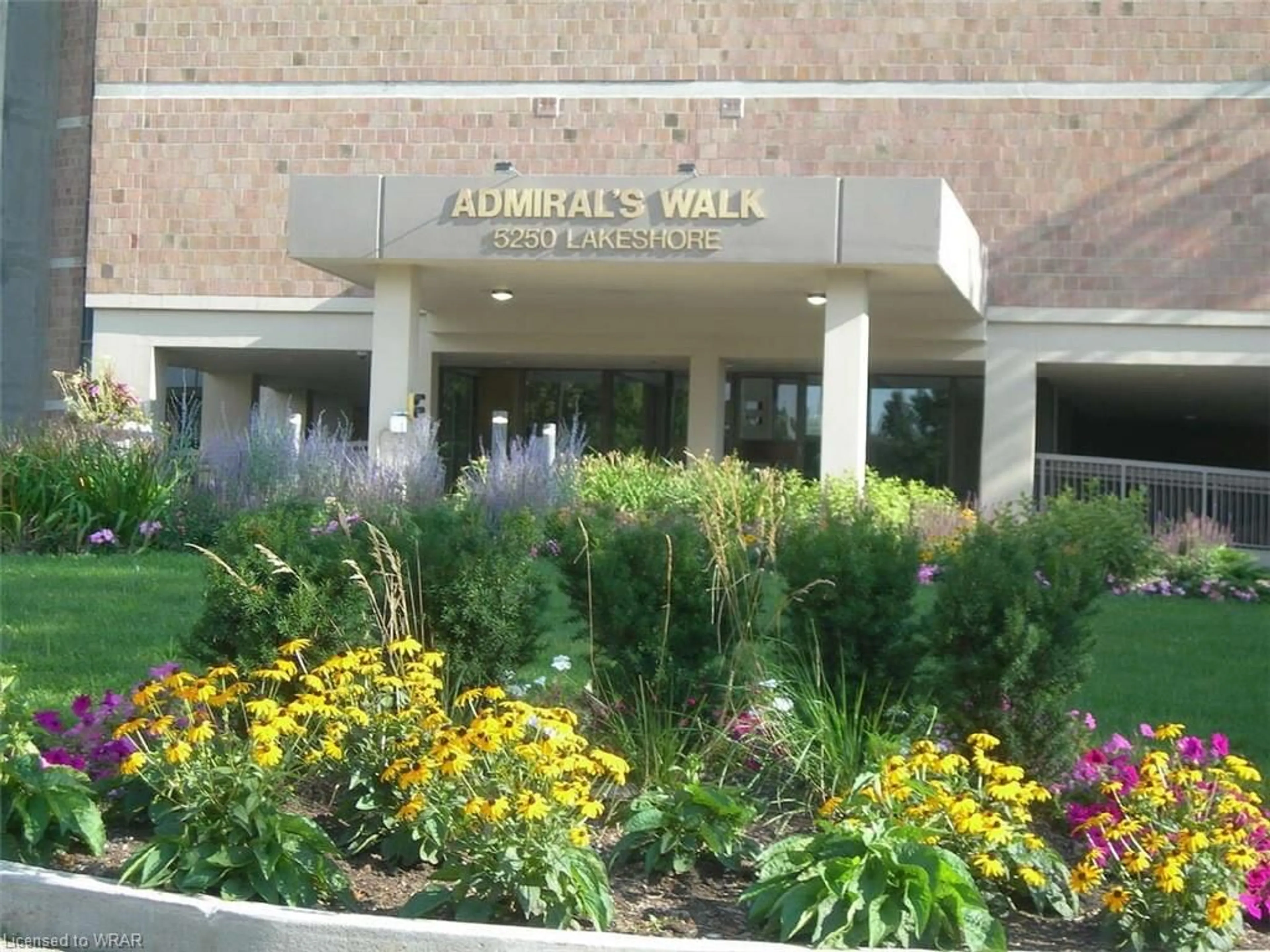 Indoor lobby for 5250 Lakeshore Rd #201, Burlington Ontario L7L 5L2