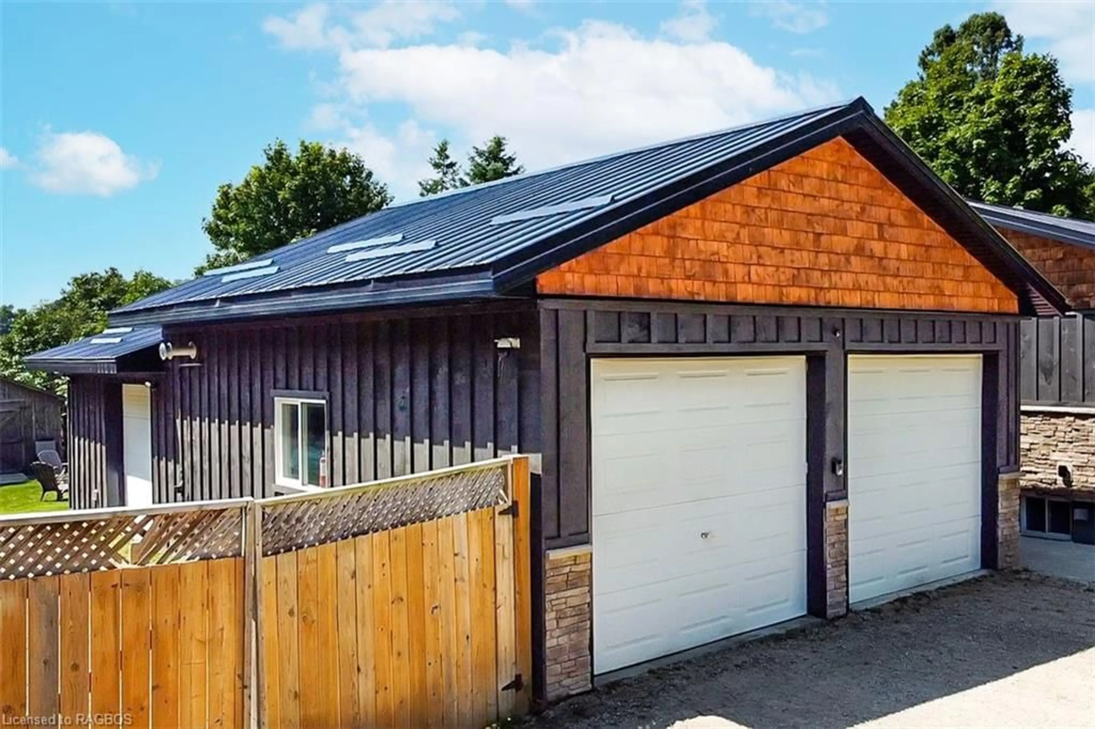 Indoor garage for 614506 Hamilton Lane, West Grey Ontario N0C 1H0