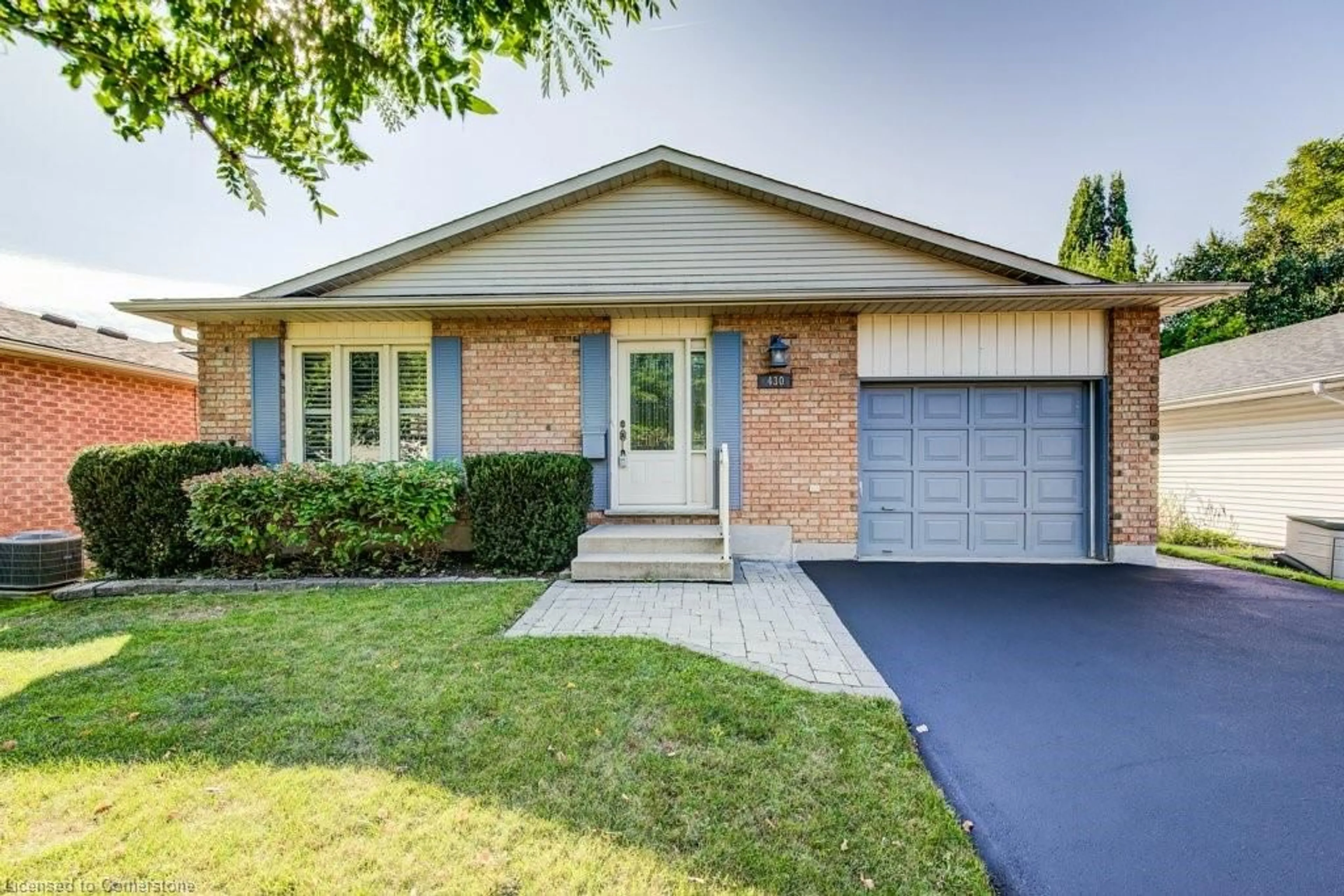 Home with brick exterior material for 430 Dayna Cres, Waterloo Ontario N2K 3K7