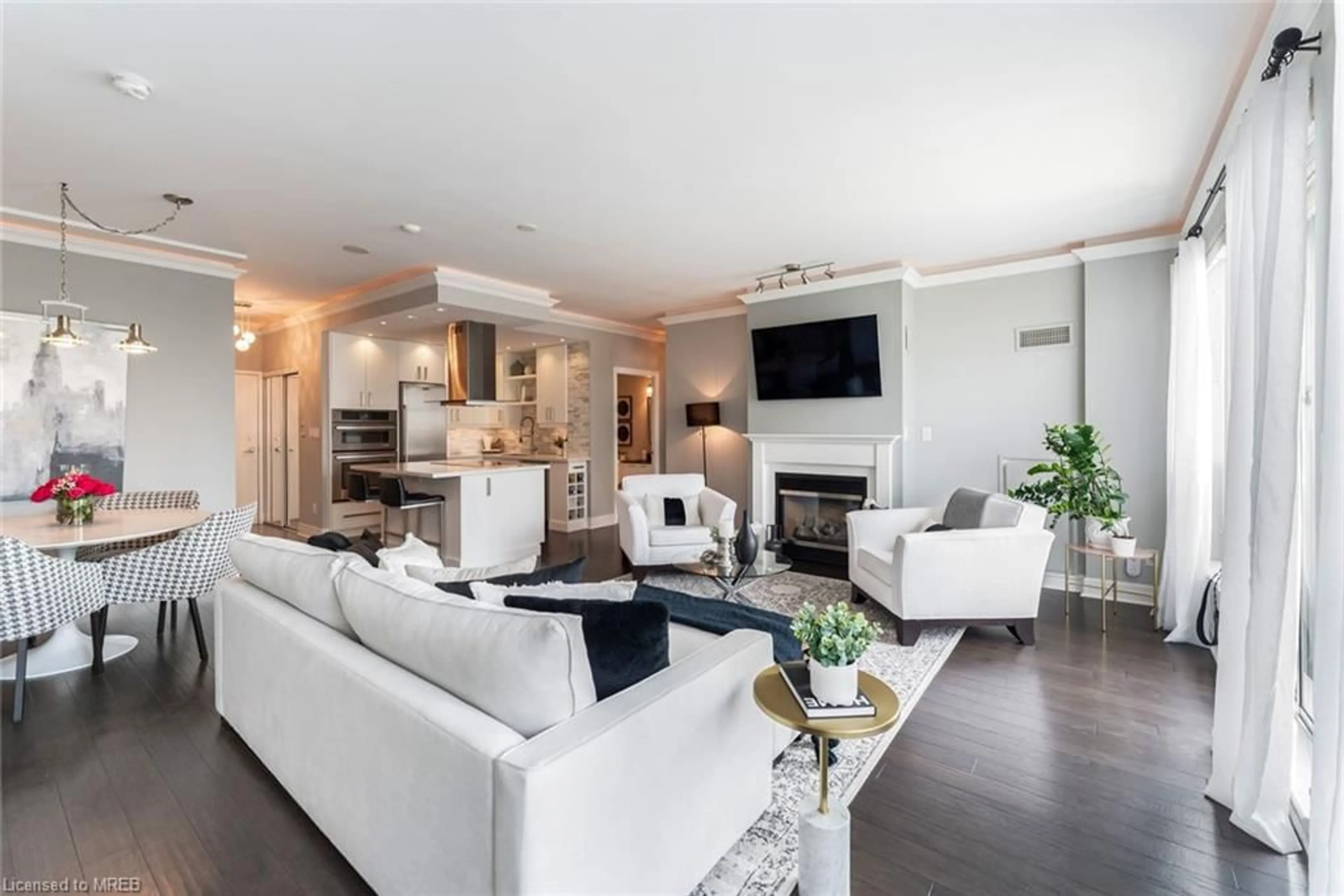 Living room for 88 Palace Pier Crt #PH404, Toronto Ontario M8V 4C2