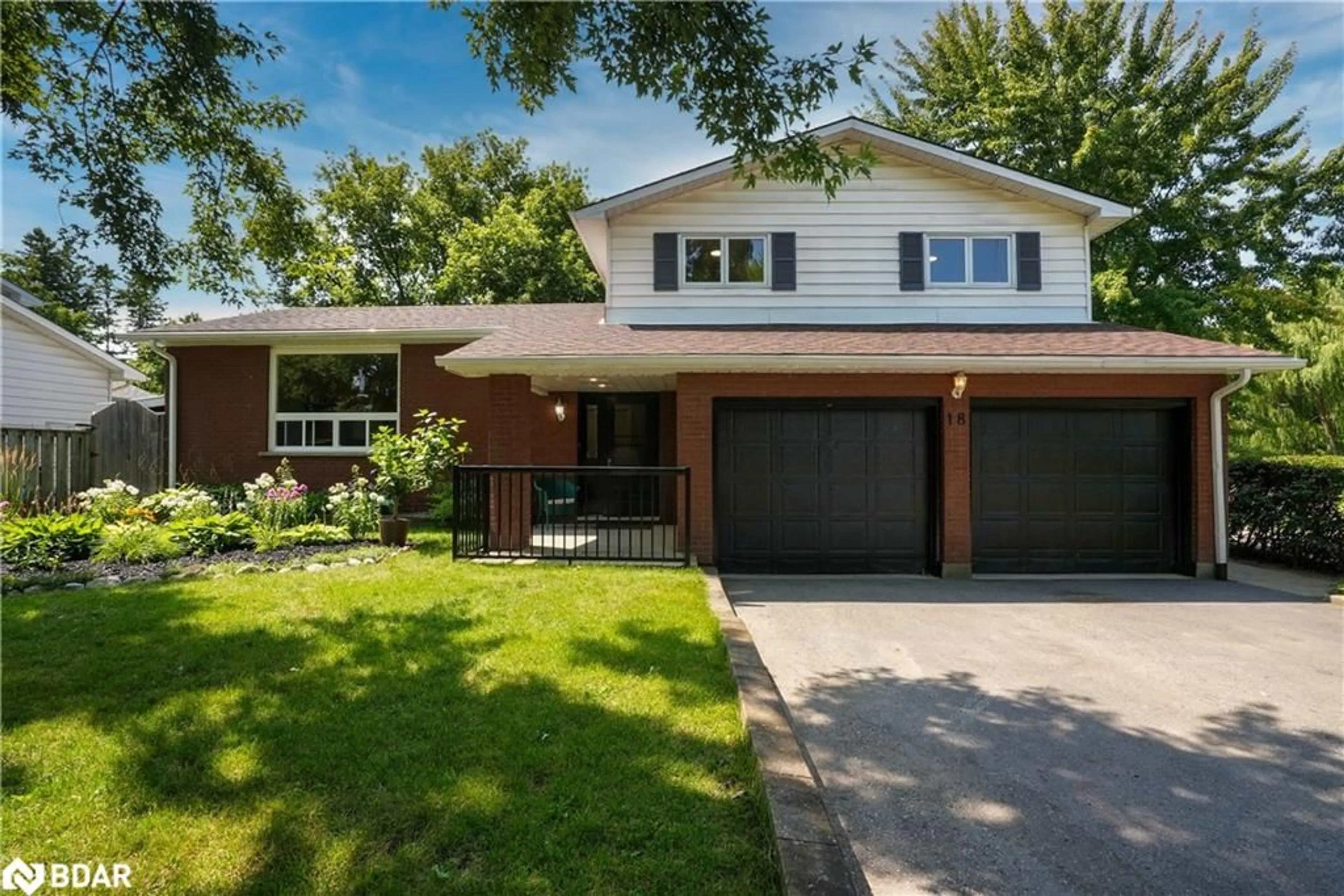 Home with brick exterior material for 18 Centennial Ave, Elmvale Ontario L0L 1P0