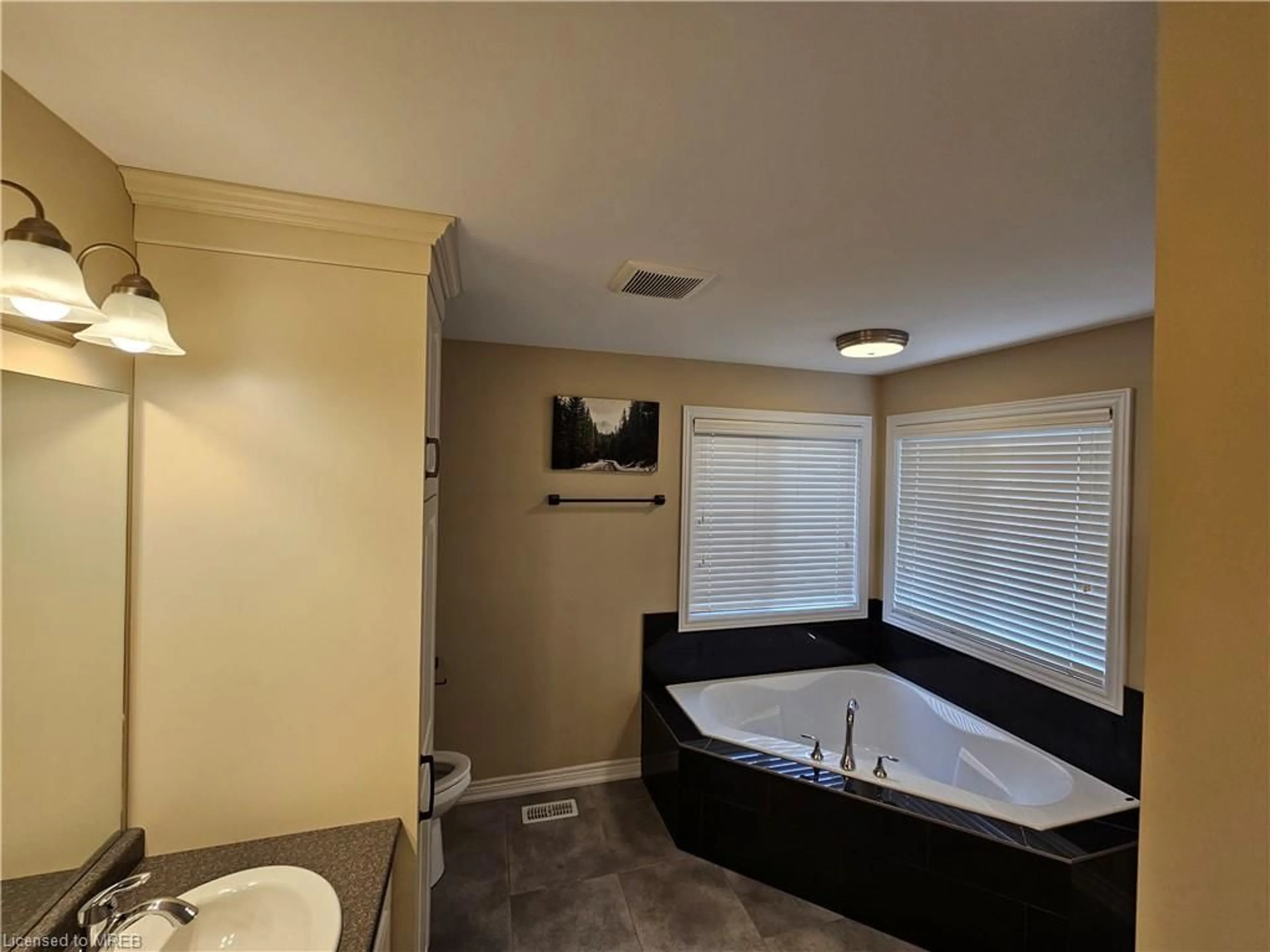 Bathroom for 149 Susan Dr, Fonthill Ontario L0S 1E6