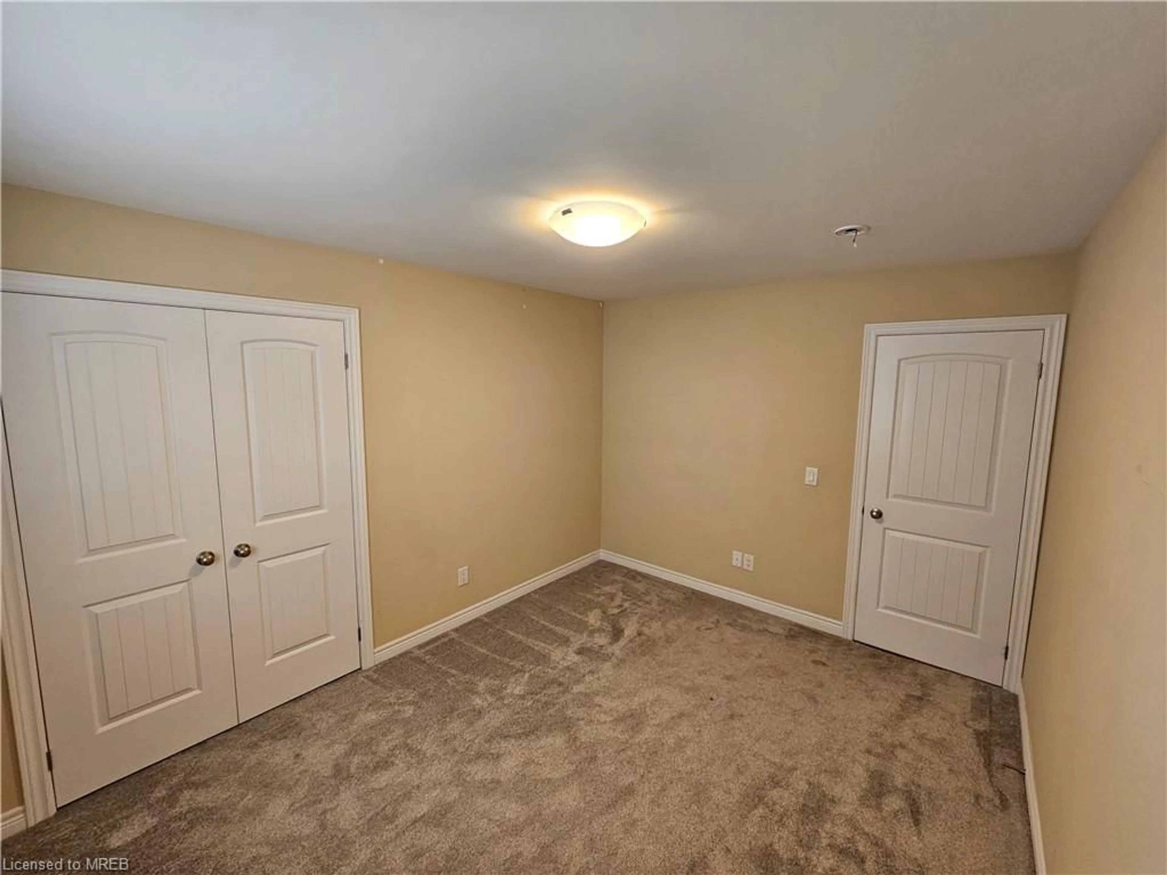 A pic of a room, carpet floors for 149 Susan Dr, Fonthill Ontario L0S 1E6