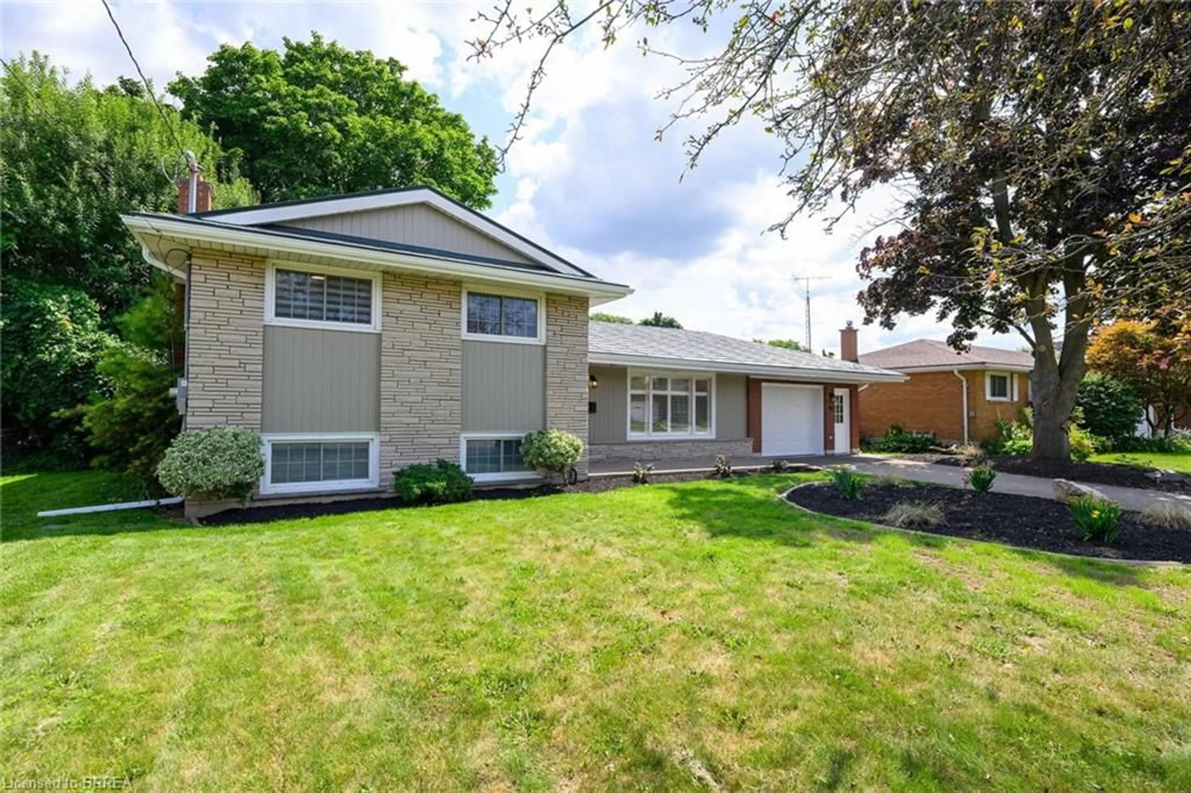 Frontside or backside of a home for 89 Varadi Ave, Brantford Ontario N3R 3N4