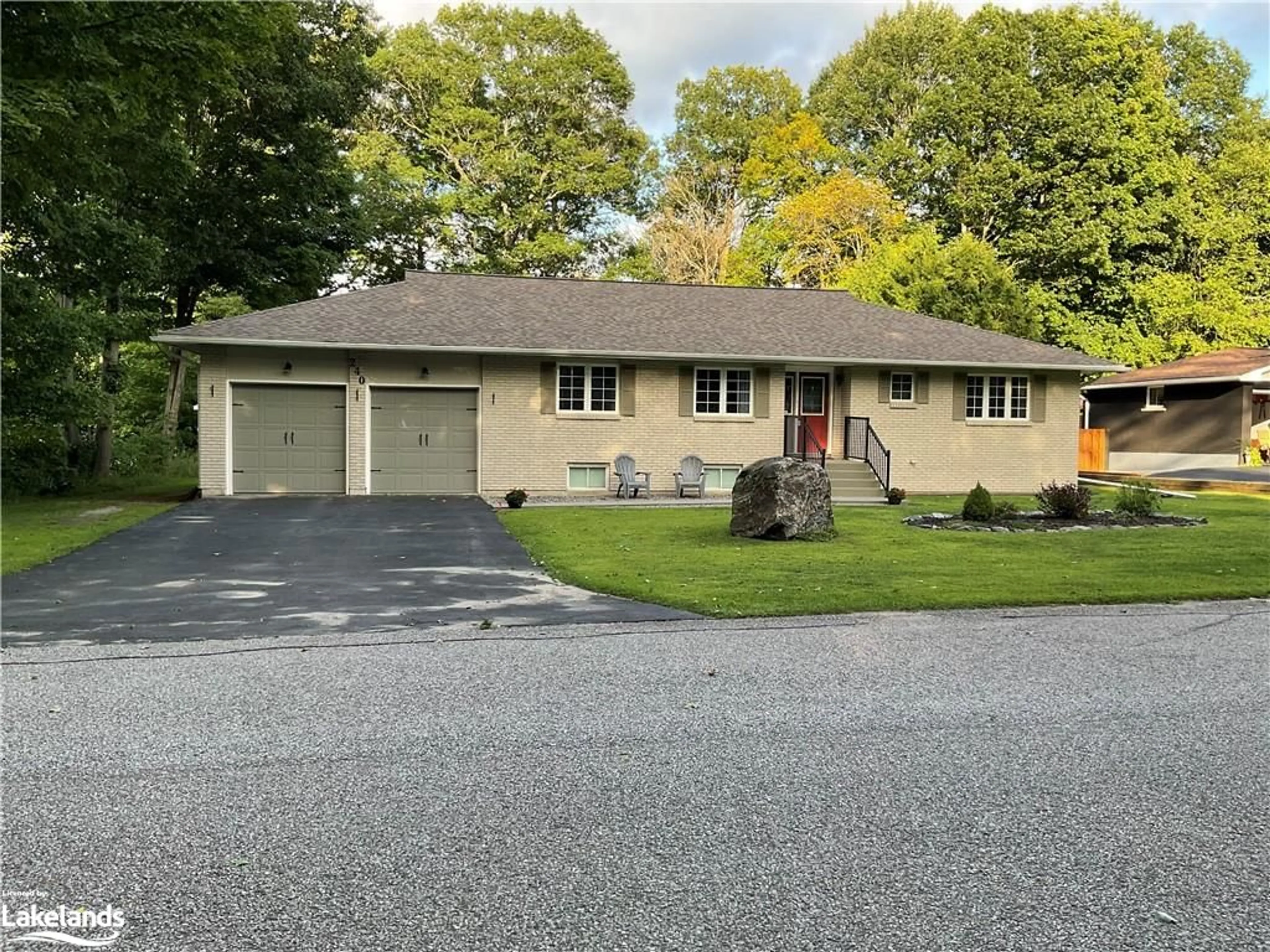 Frontside or backside of a home for 240 Alexander St, Gravenhurst Ontario P1P 1A6