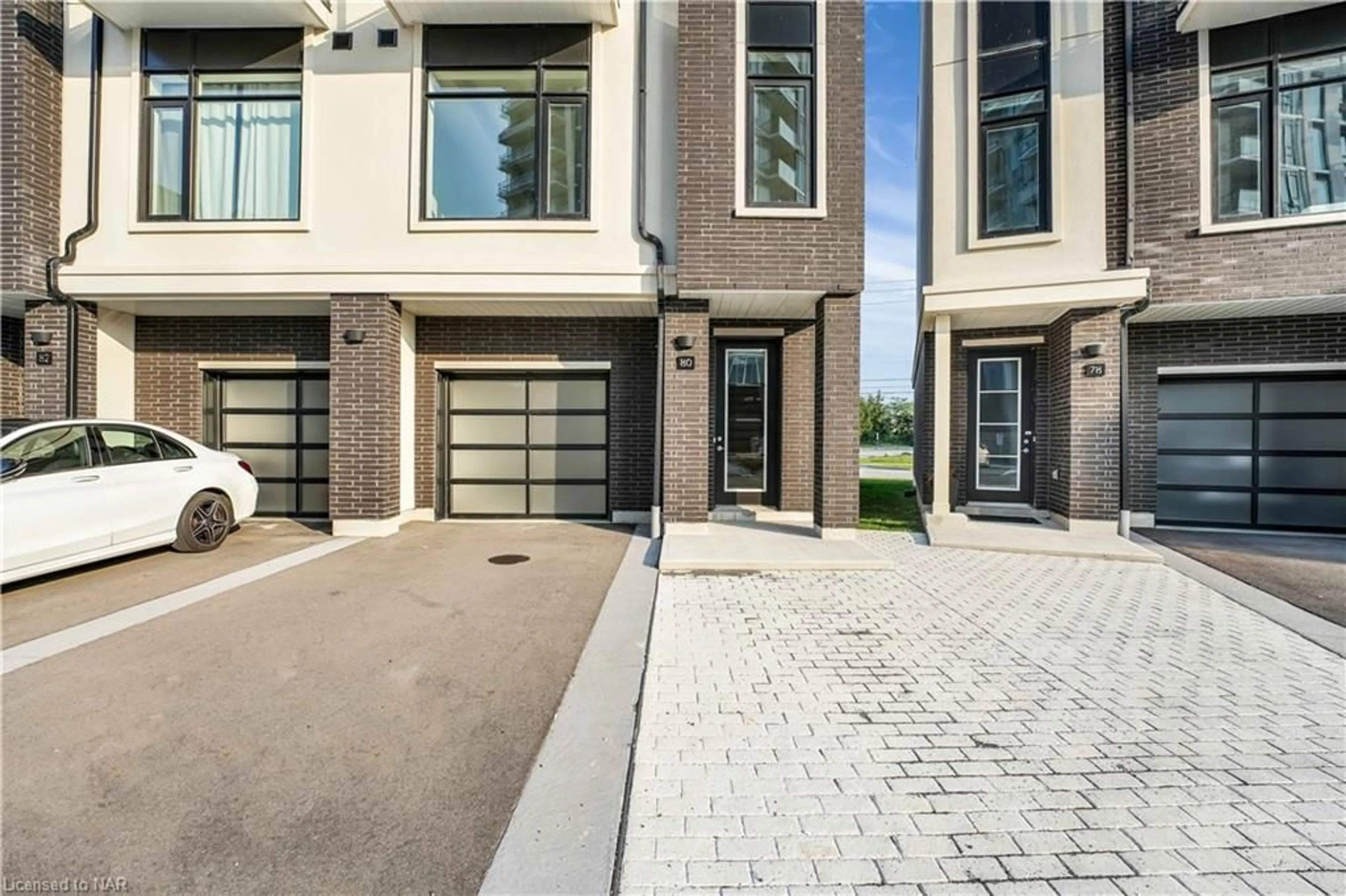 A pic from exterior of the house or condo, the street view for 80 Windward Dr #14, Grimsby Ontario L3M 0J2