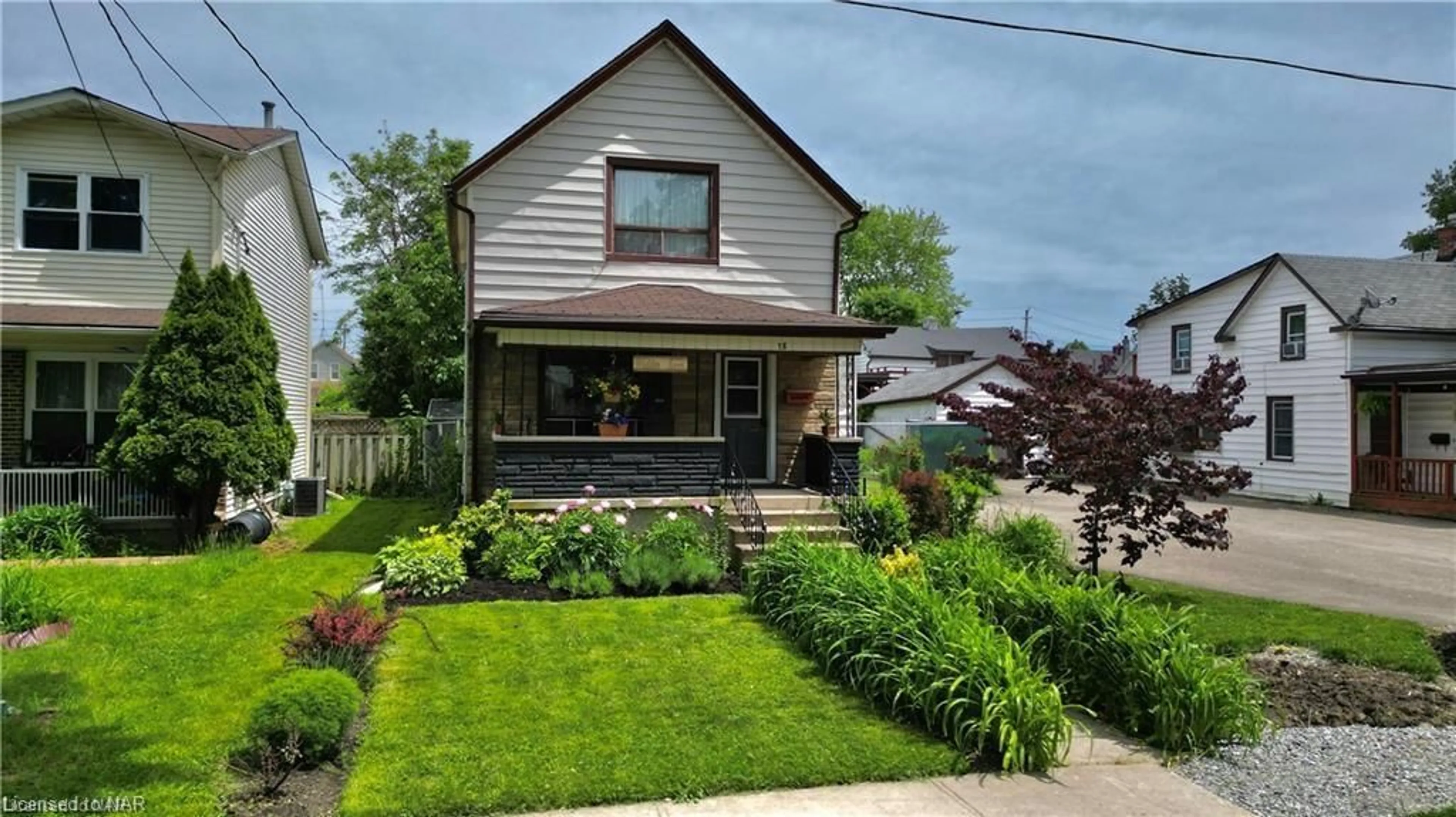 Frontside or backside of a home, cottage for 18 Garner Ave, Welland Ontario L3B 2X6