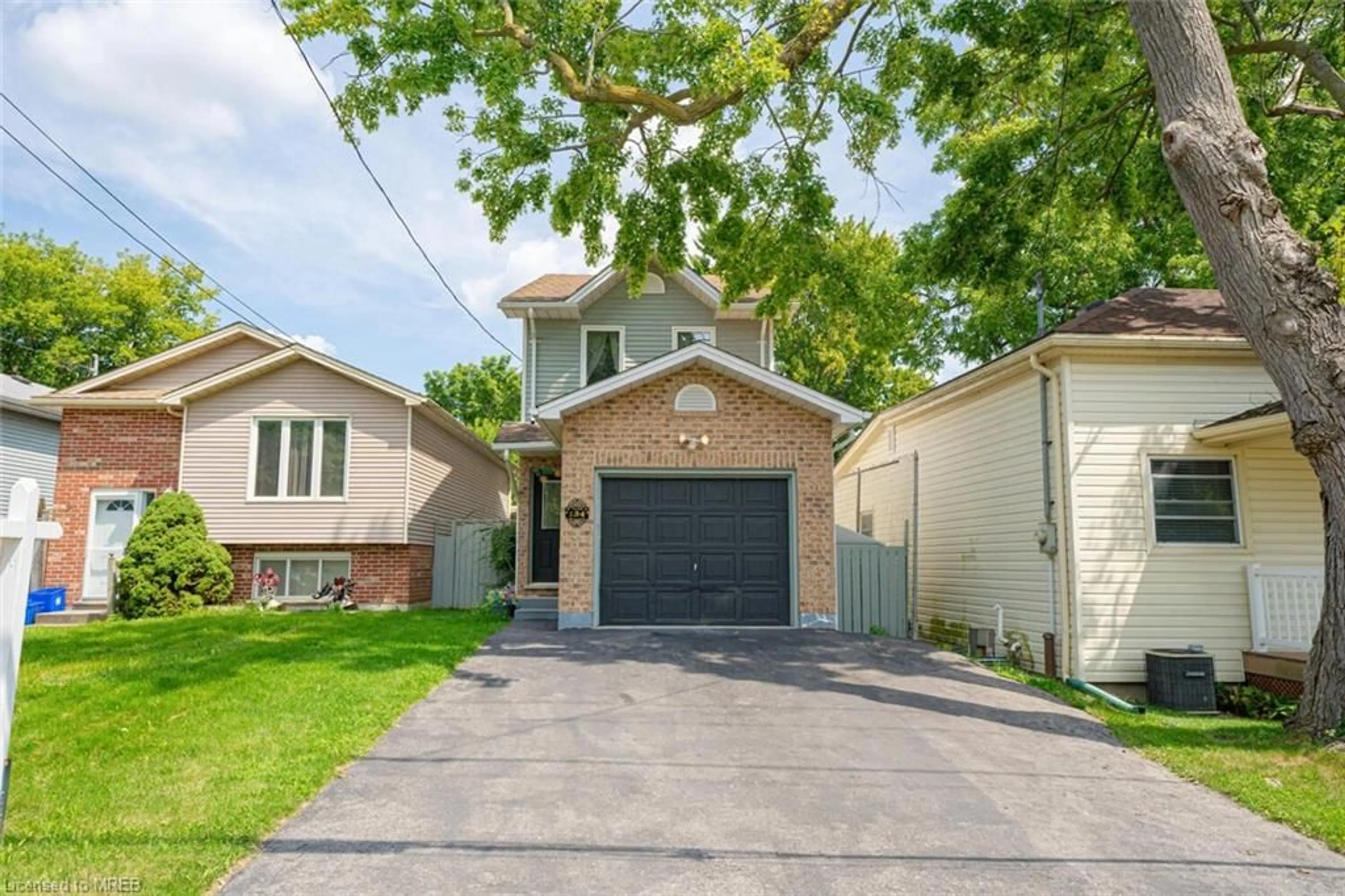 Frontside or backside of a home for 134 Chesley Ave, London Ontario N5Z 2C4