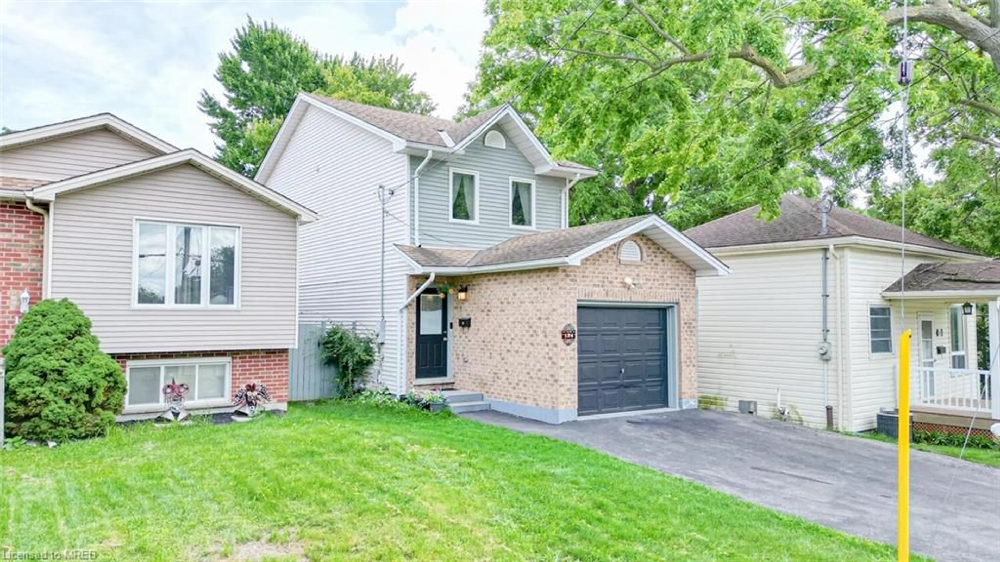 Frontside or backside of a home, cottage for 134 Chesley Ave, London Ontario N5Z 2C4