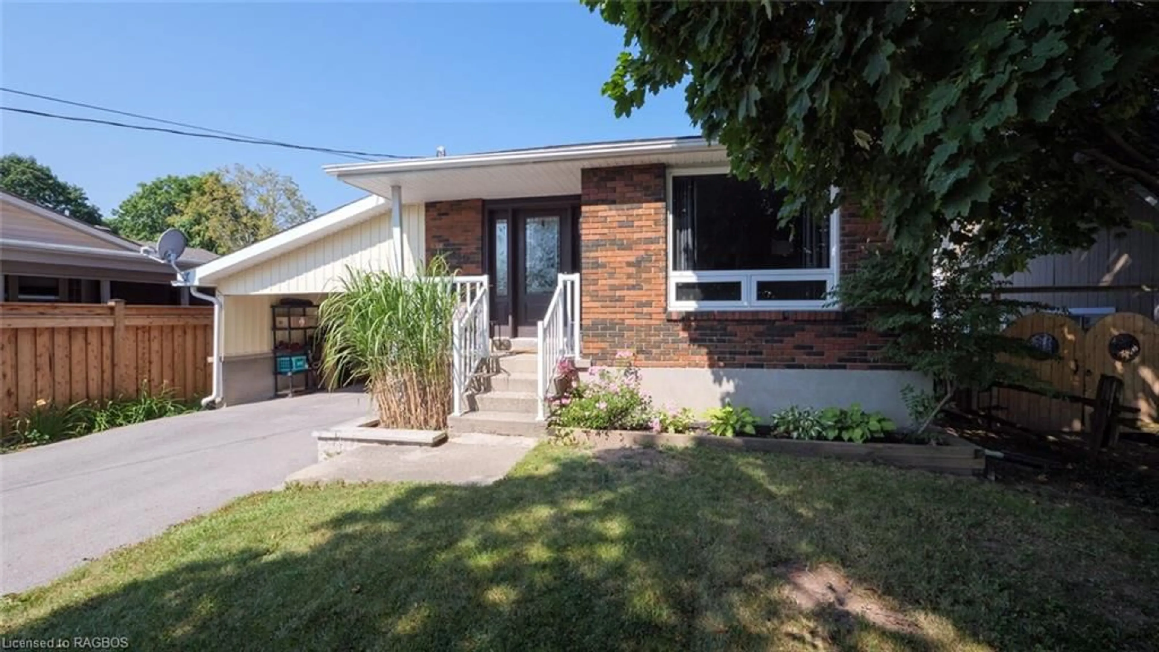 Frontside or backside of a home, cottage for 2086 8th Ave E, Owen Sound Ontario N4K 3C6