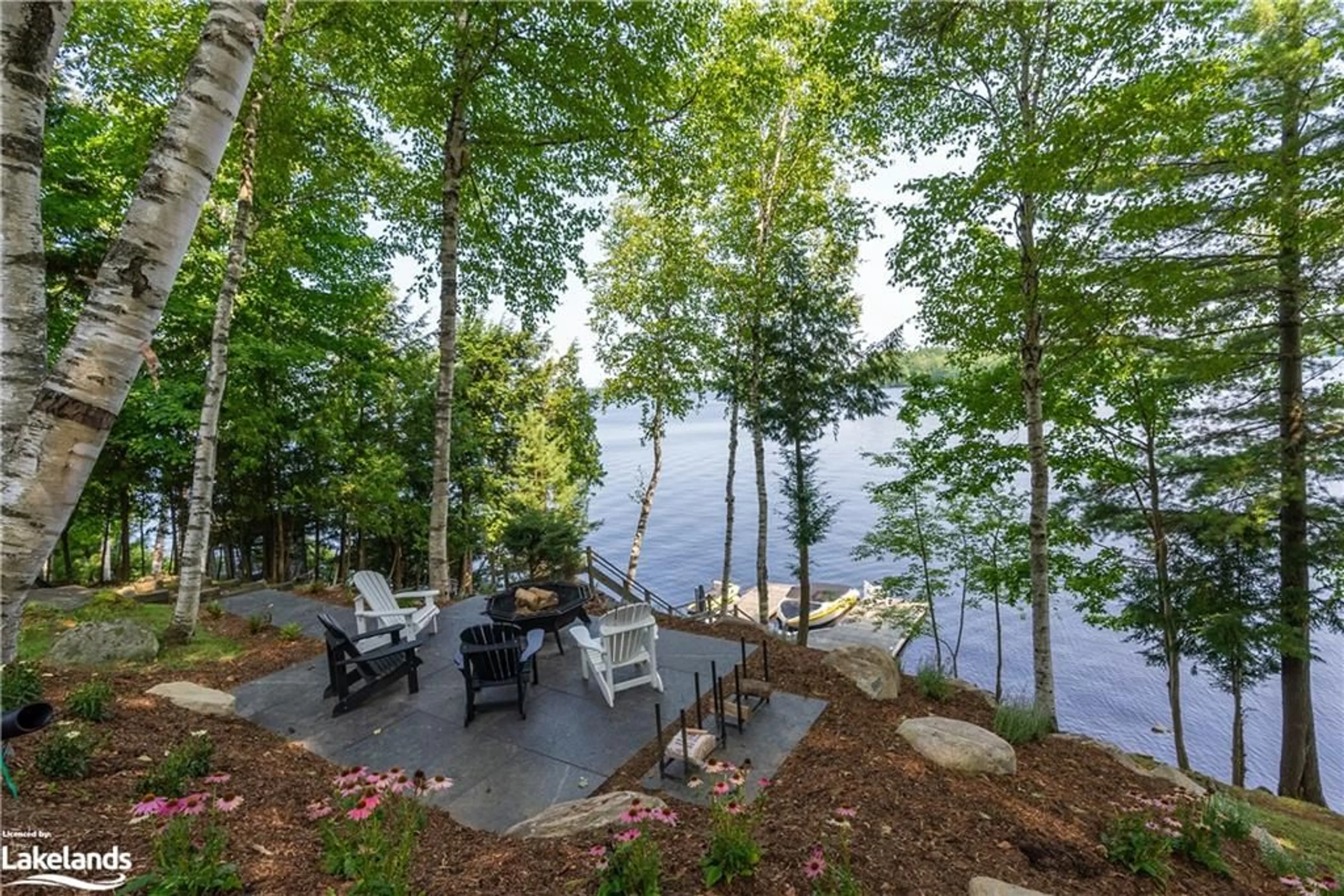 Patio for 285 Mica Mine Rd, Huntsville Ontario P1H 1R3