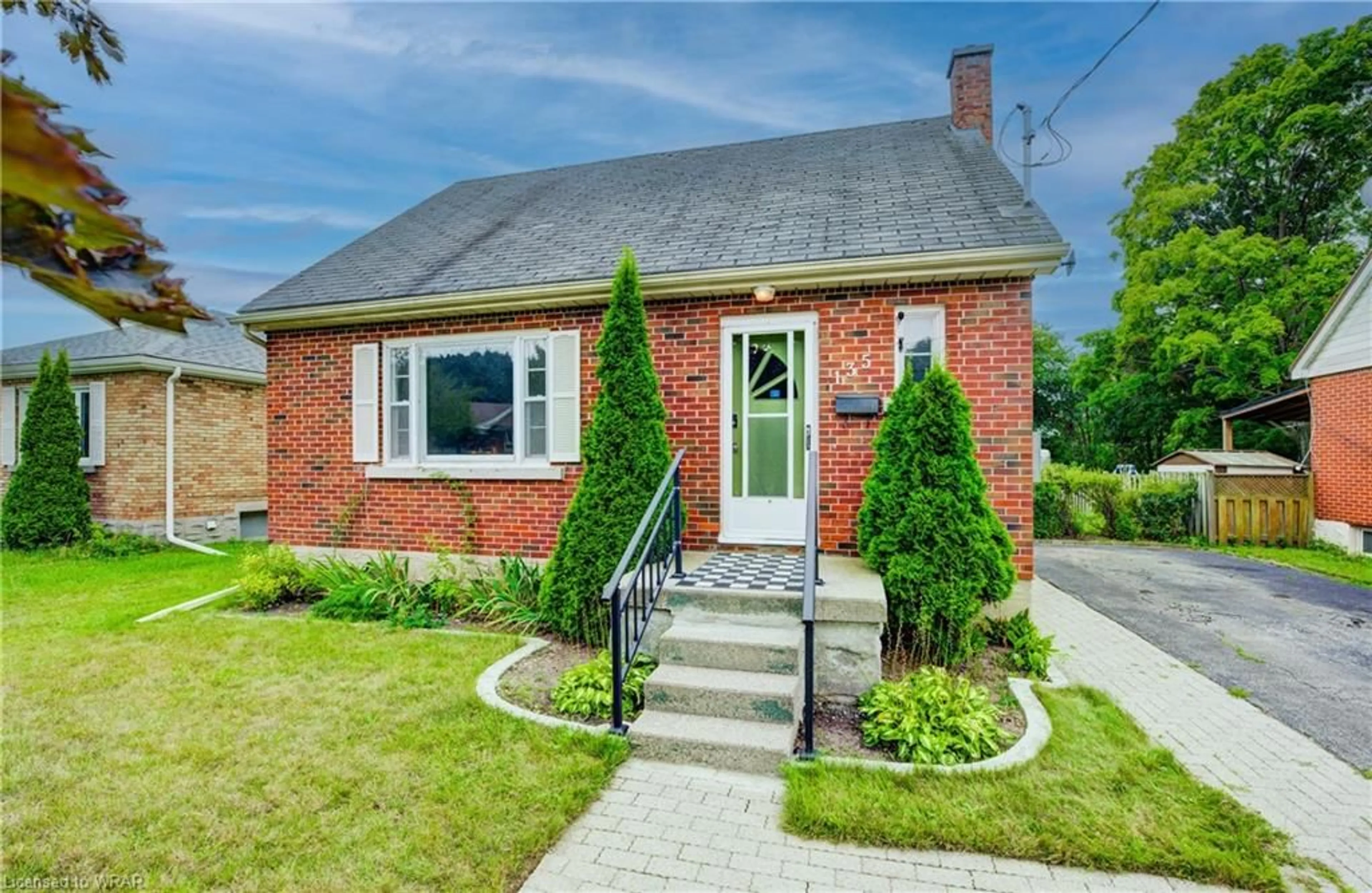 Home with brick exterior material for 135 Stewart Ave, Cambridge Ontario N1R 2V5