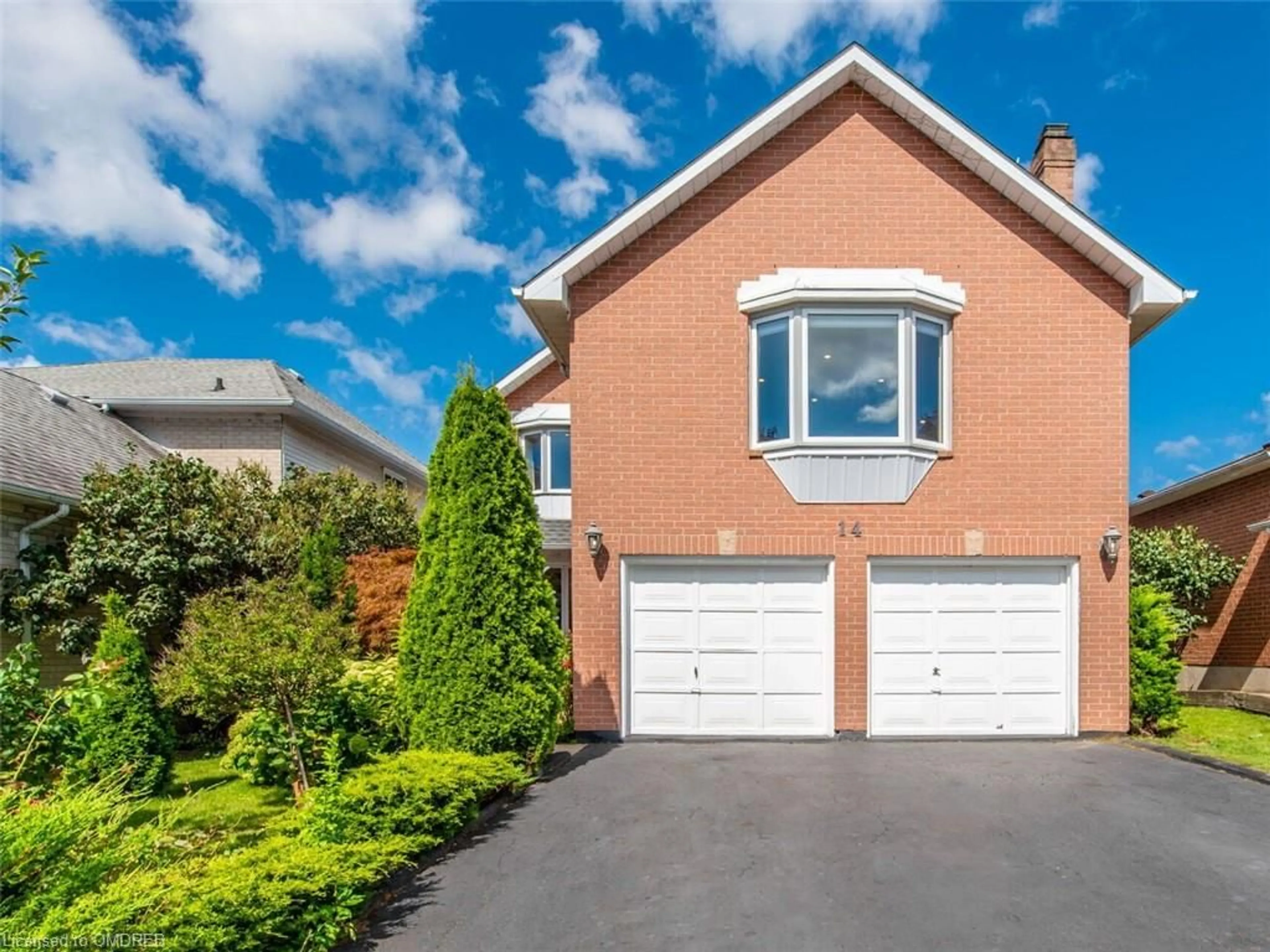 Frontside or backside of a home for 14 Pompano Crt, Hamilton Ontario L8W 3H2