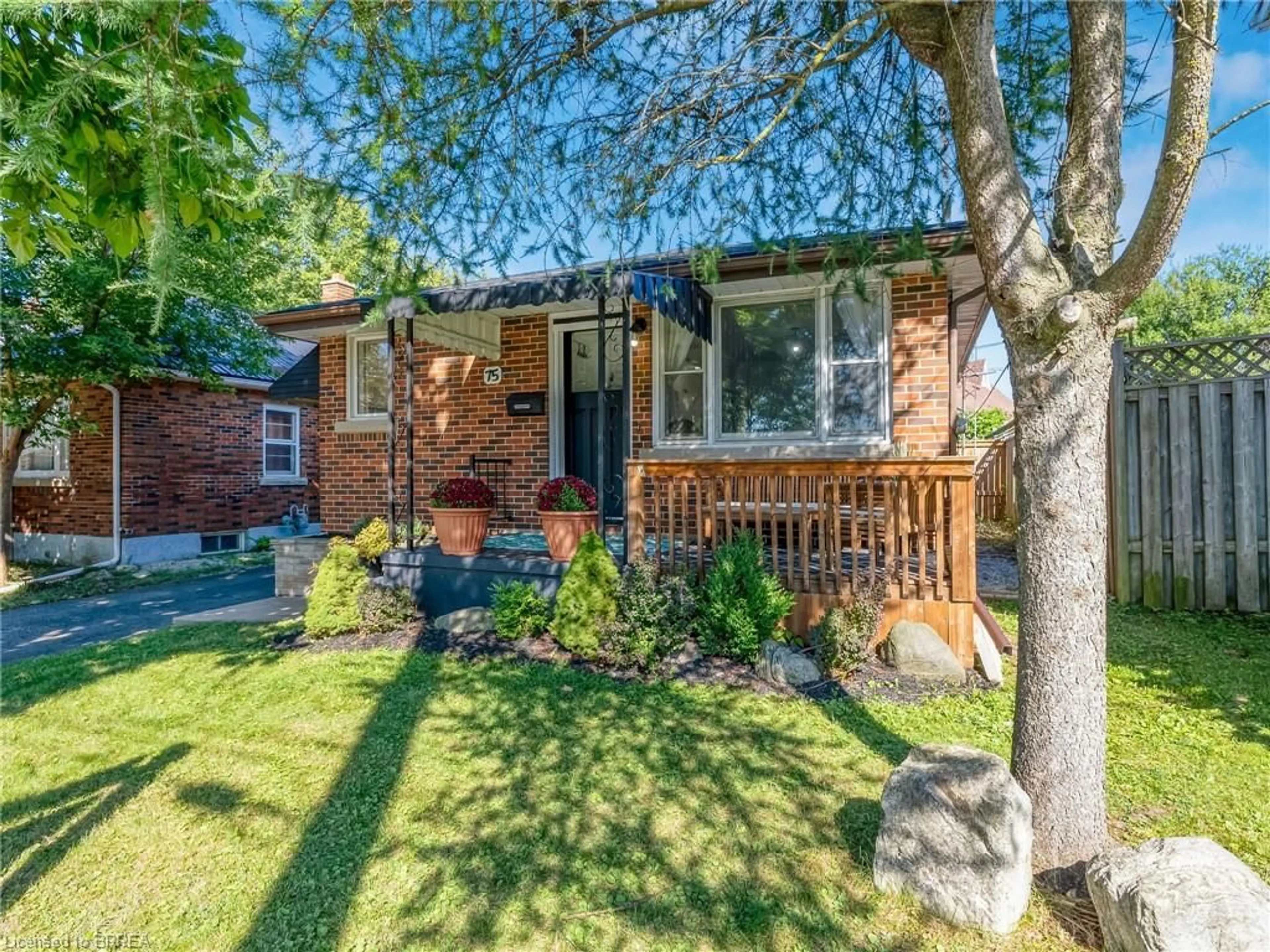 Frontside or backside of a home for 75 Harriett St, Brantford Ontario N3S 1J5