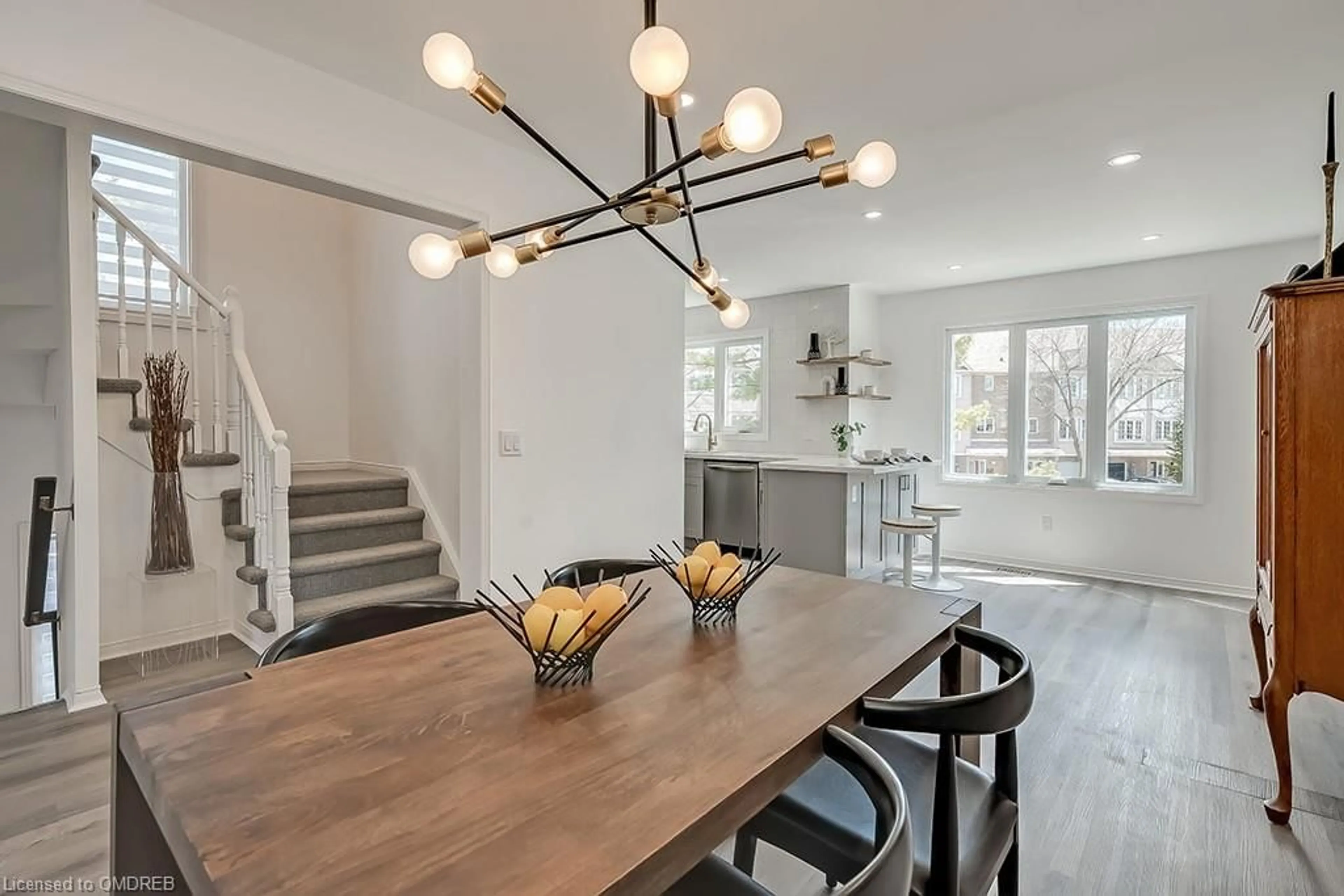 Dining room for 2320 Strawfield Crt, Oakville Ontario L6H 6C2