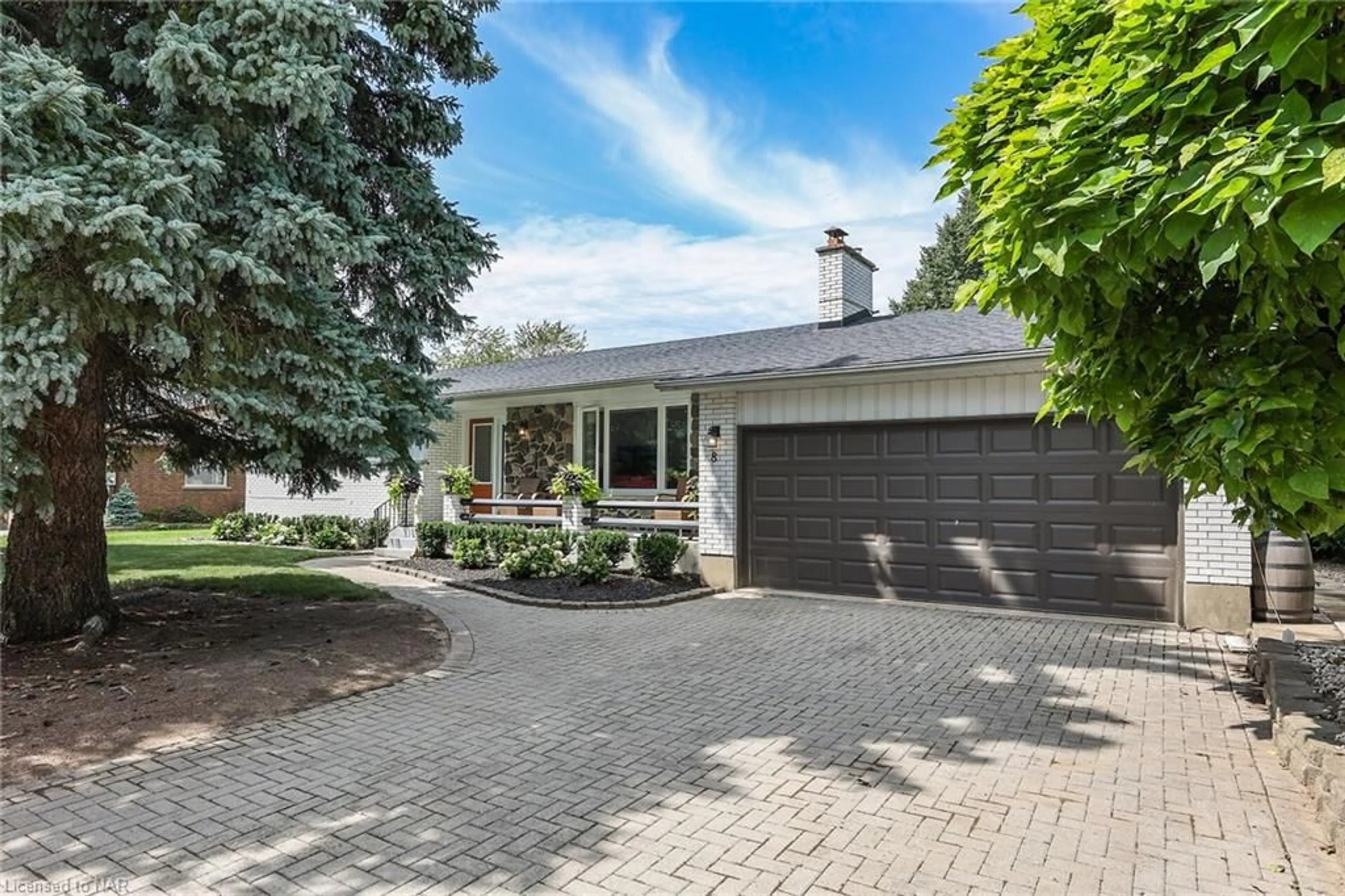 Home with brick exterior material for 8 Upper Canada Dr, Niagara-on-the-Lake Ontario L0S 1J0