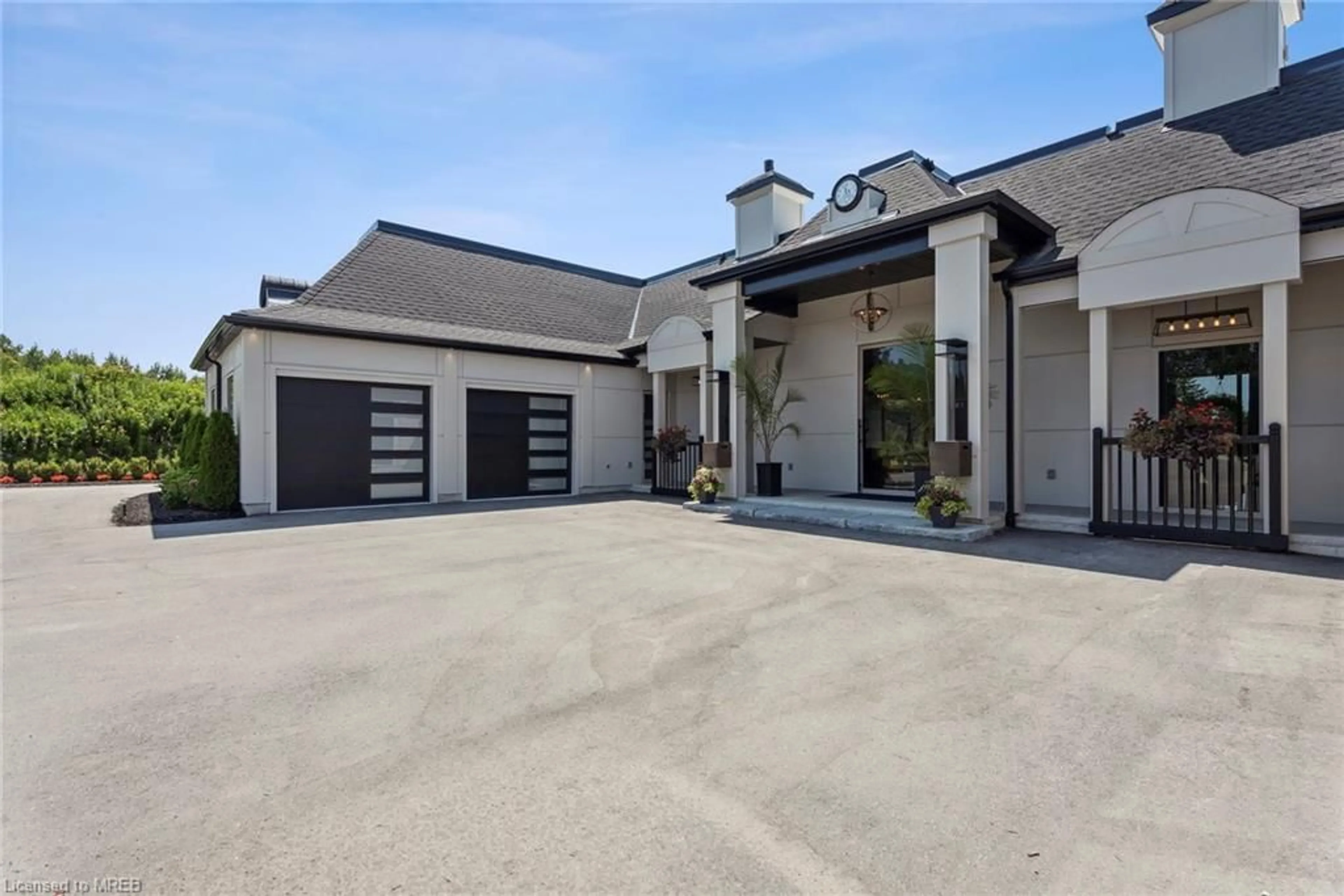 Indoor garage, cement floor for 4252 Burnside Line, Orillia Ontario L3V 0W1