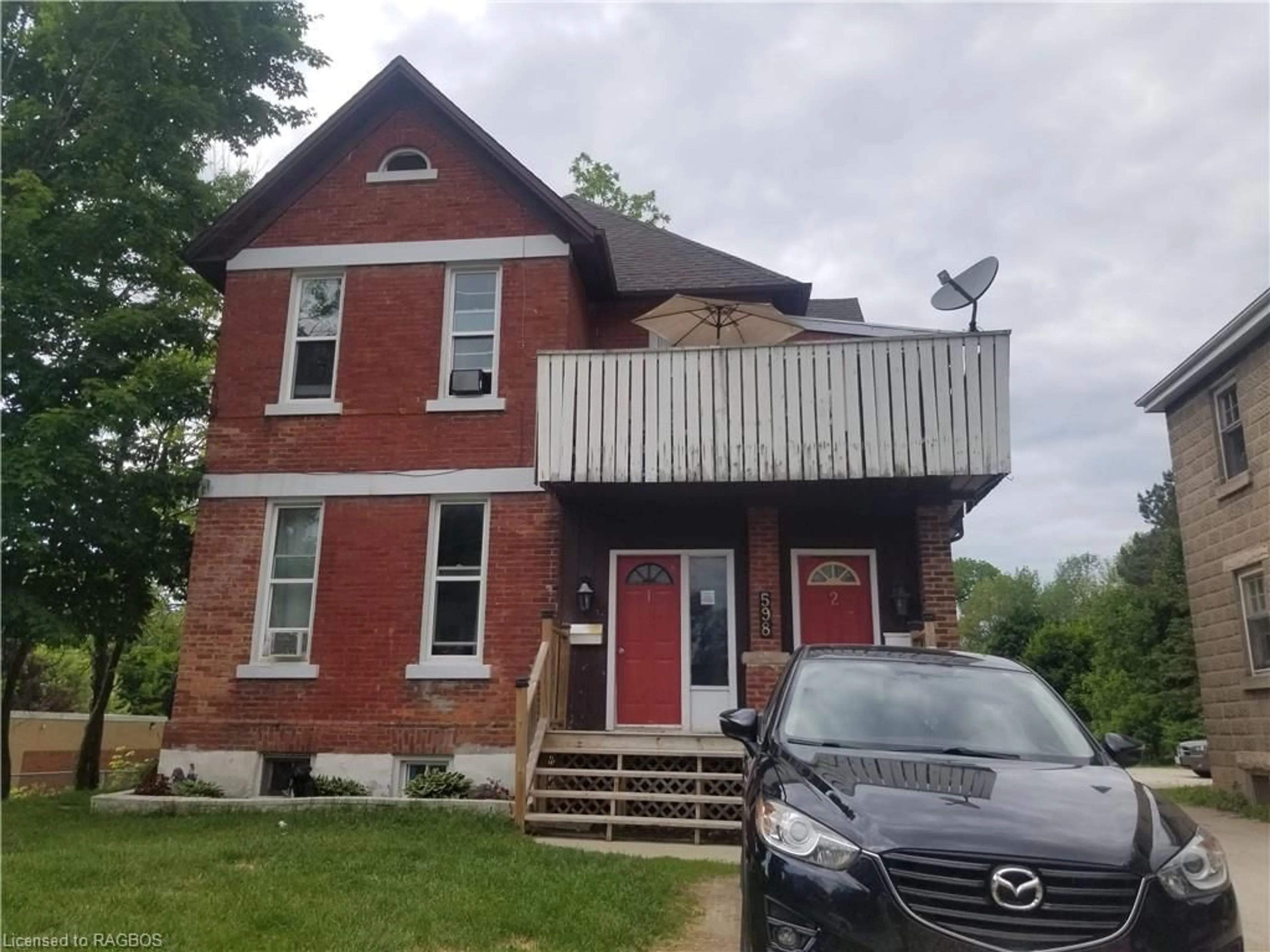 Frontside or backside of a home, the front or back of building for 598 6th St, Owen Sound Ontario N4K 1G3