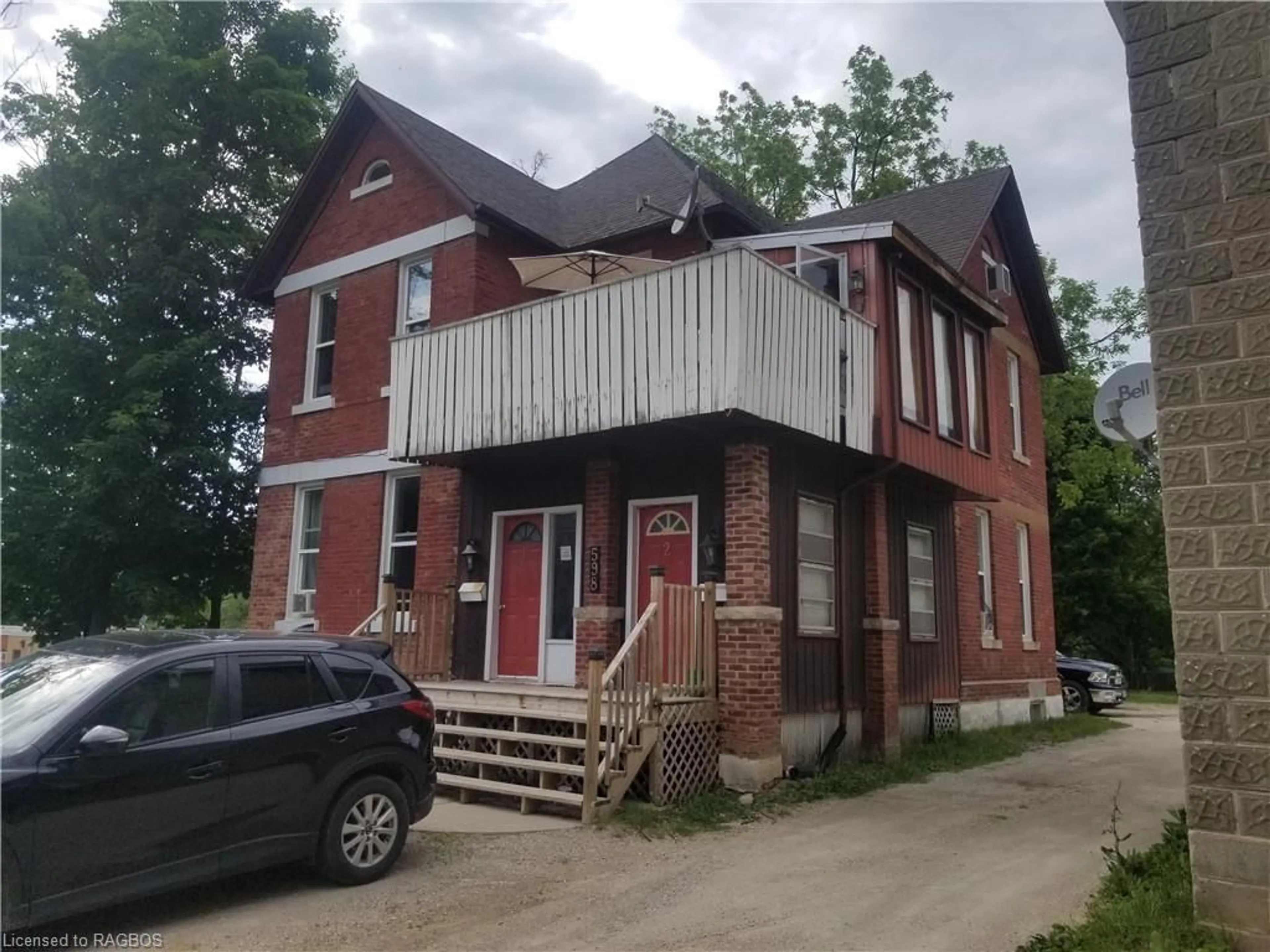 Frontside or backside of a home, the front or back of building for 598 6th St, Owen Sound Ontario N4K 1G3