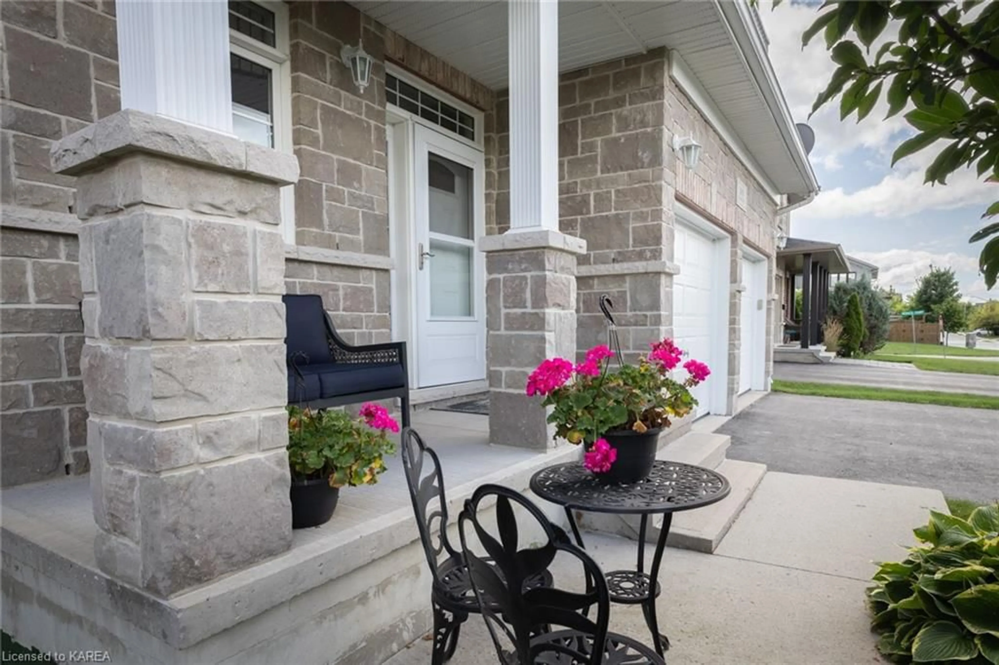 Patio, cottage for 2630 Delmar St, Kingston Ontario K7P 0J1