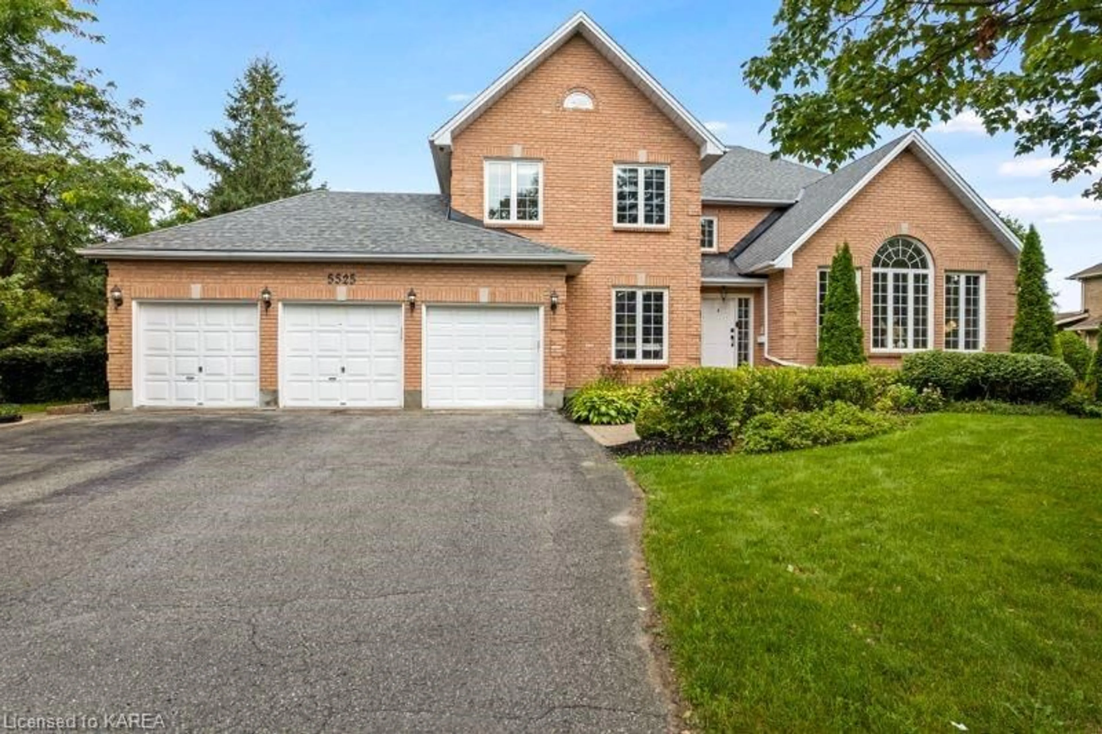 Home with brick exterior material for 5525 Pettapiece Cres, Manotick Ontario K4M 1C6