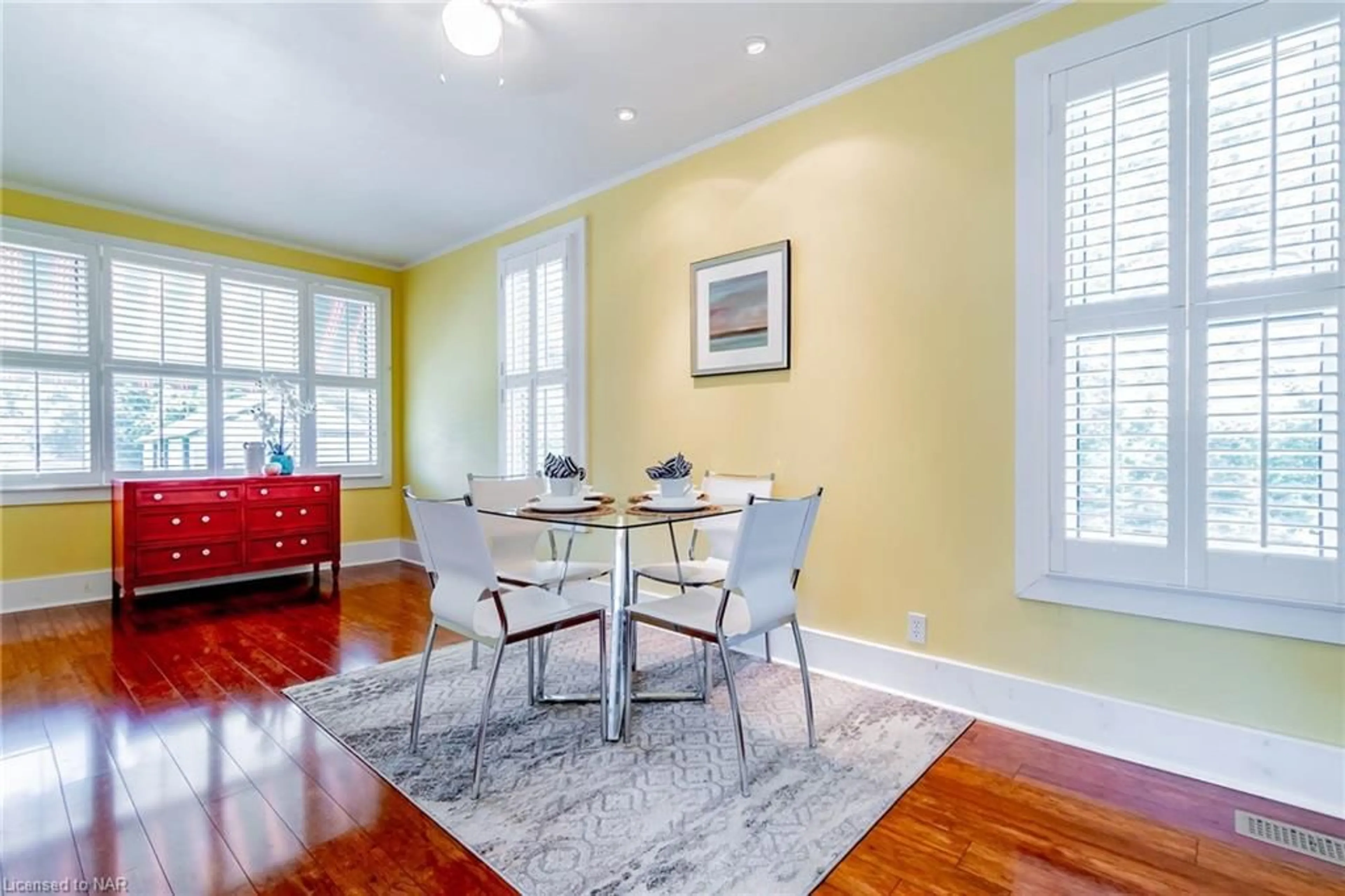 Dining room, wood floors for 3959 Niagara River Pky, Fort Erie Ontario L0S 1S0