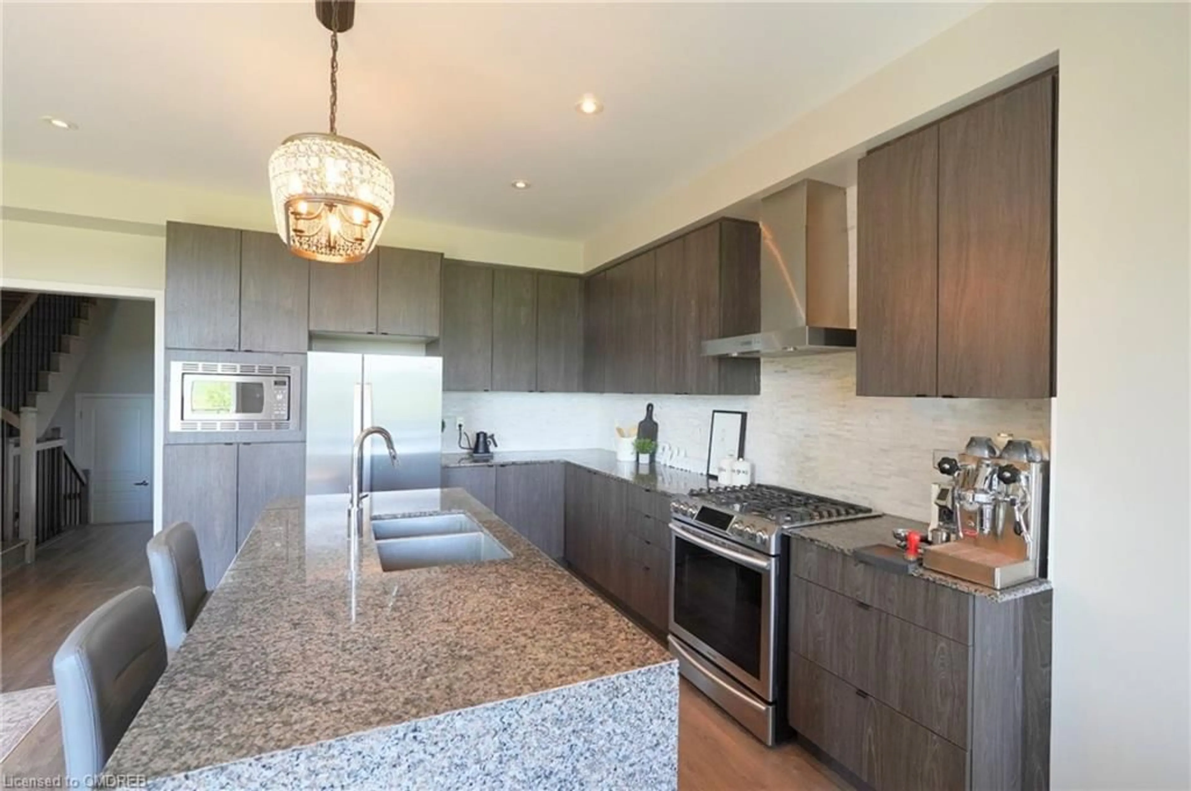 Open concept kitchen for 3185 Mintwood Circle Cir, Oakville Ontario L6H 0P1