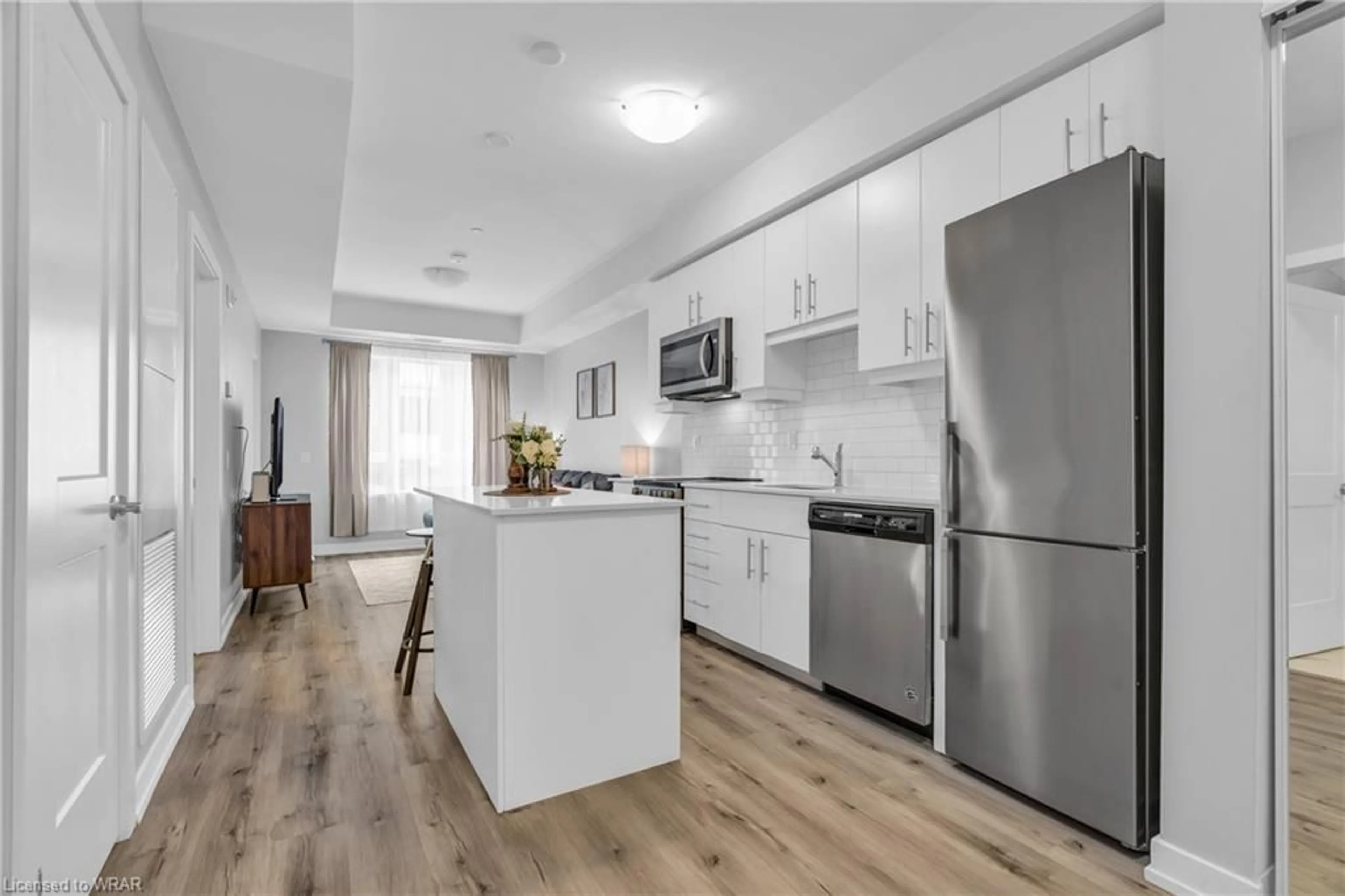 Standard kitchen for 243 Northfield Dr #304, Waterloo Ontario N2K 0H2