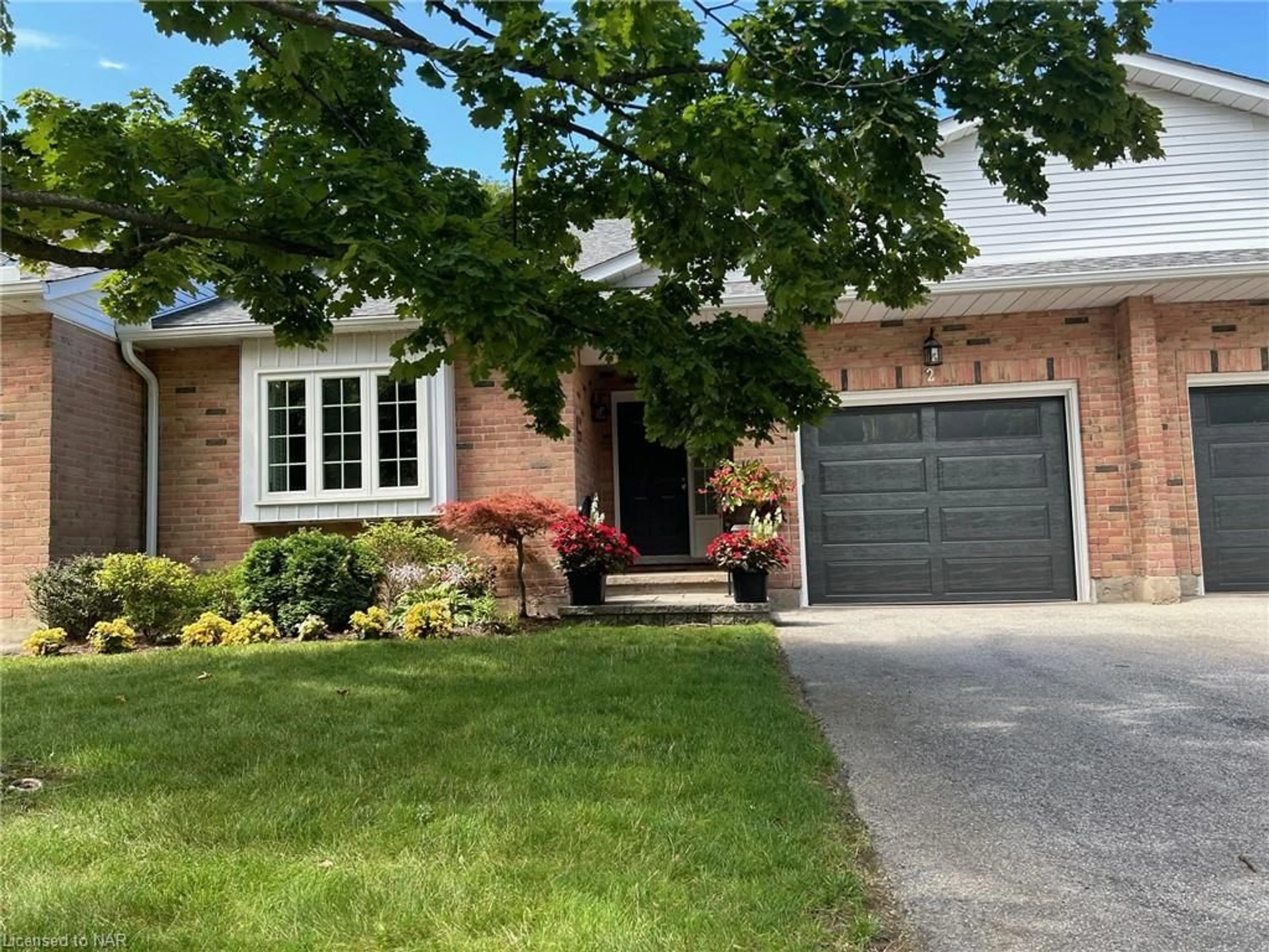 Home with brick exterior material for 10 Elderwood Dr #2, St. Catharines Ontario L2S 3G3