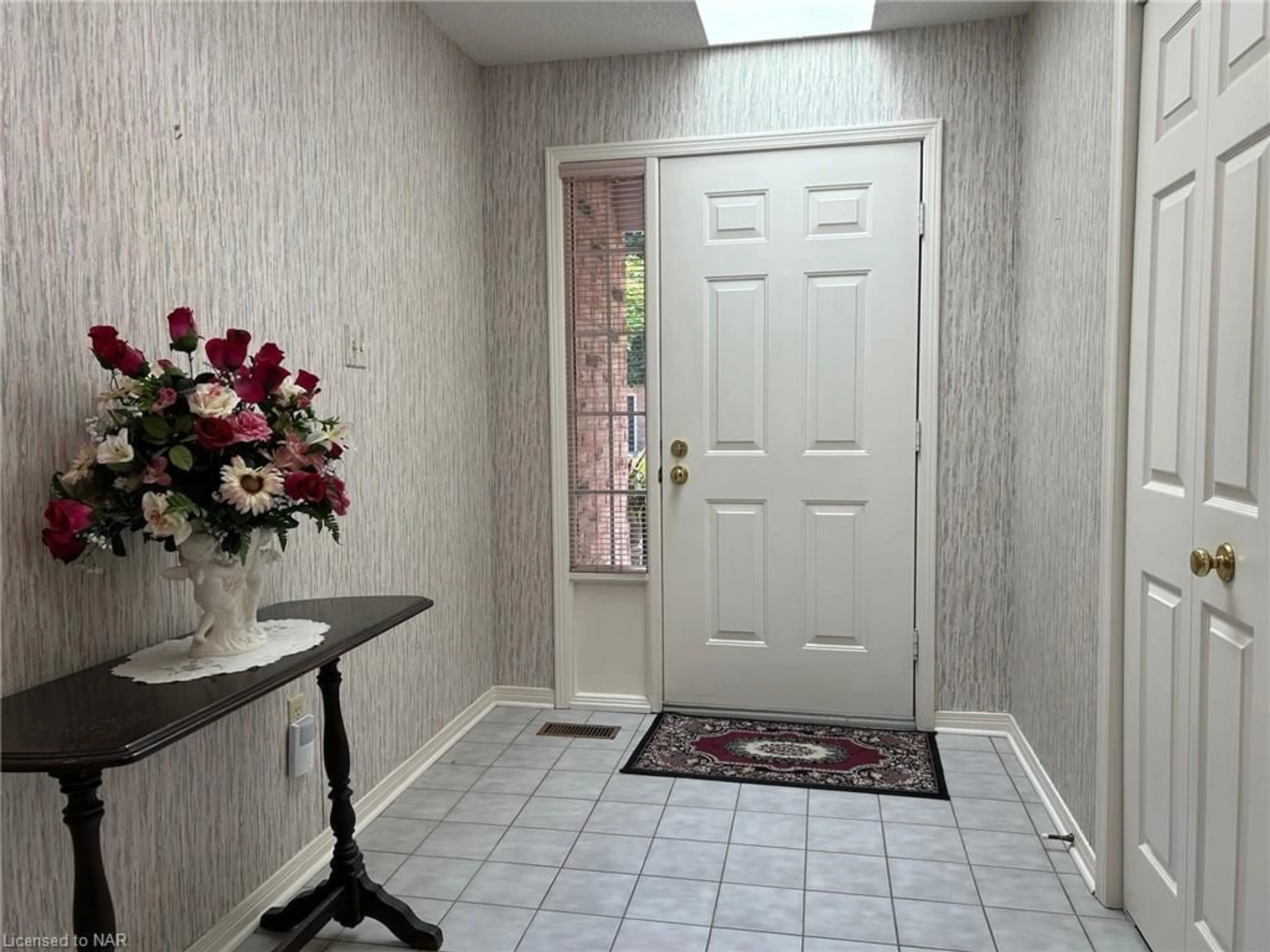 Indoor entryway for 10 Elderwood Dr #2, St. Catharines Ontario L2S 3G3