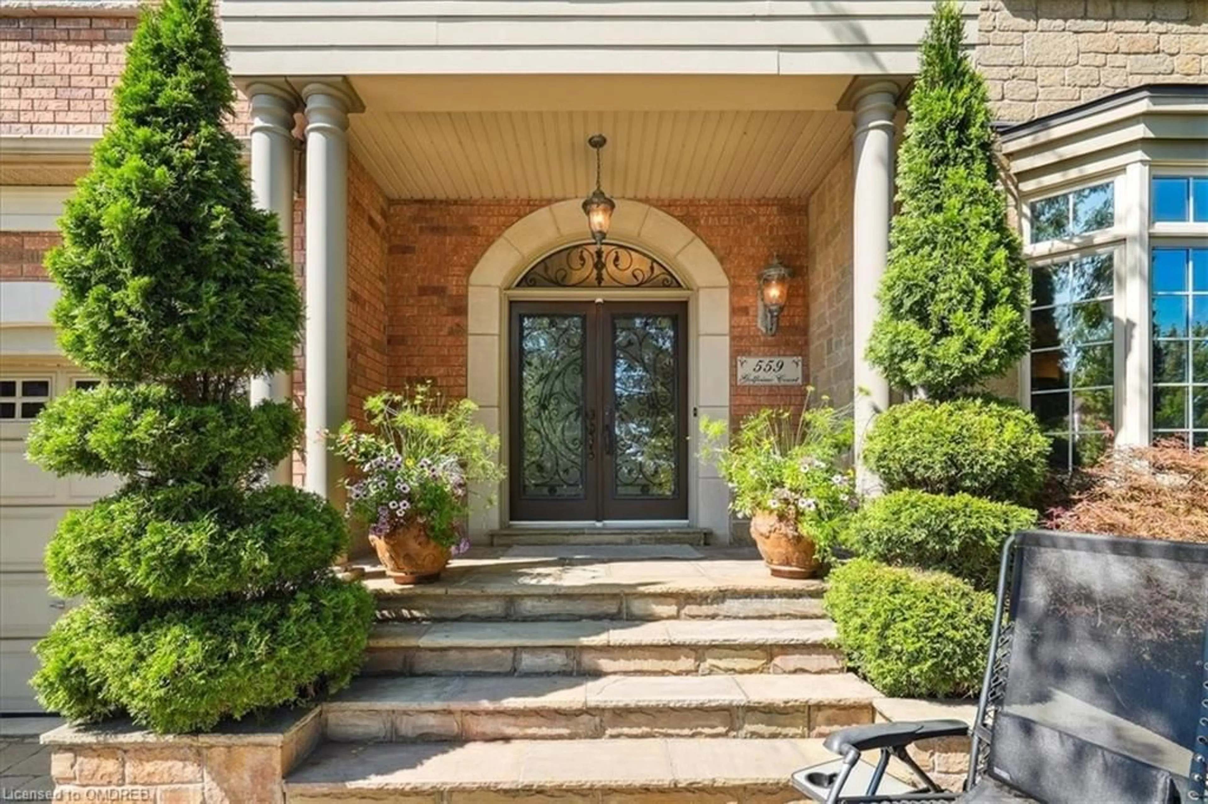 Indoor entryway for 559 Golfview Crt, Oakville Ontario L6M 4W6