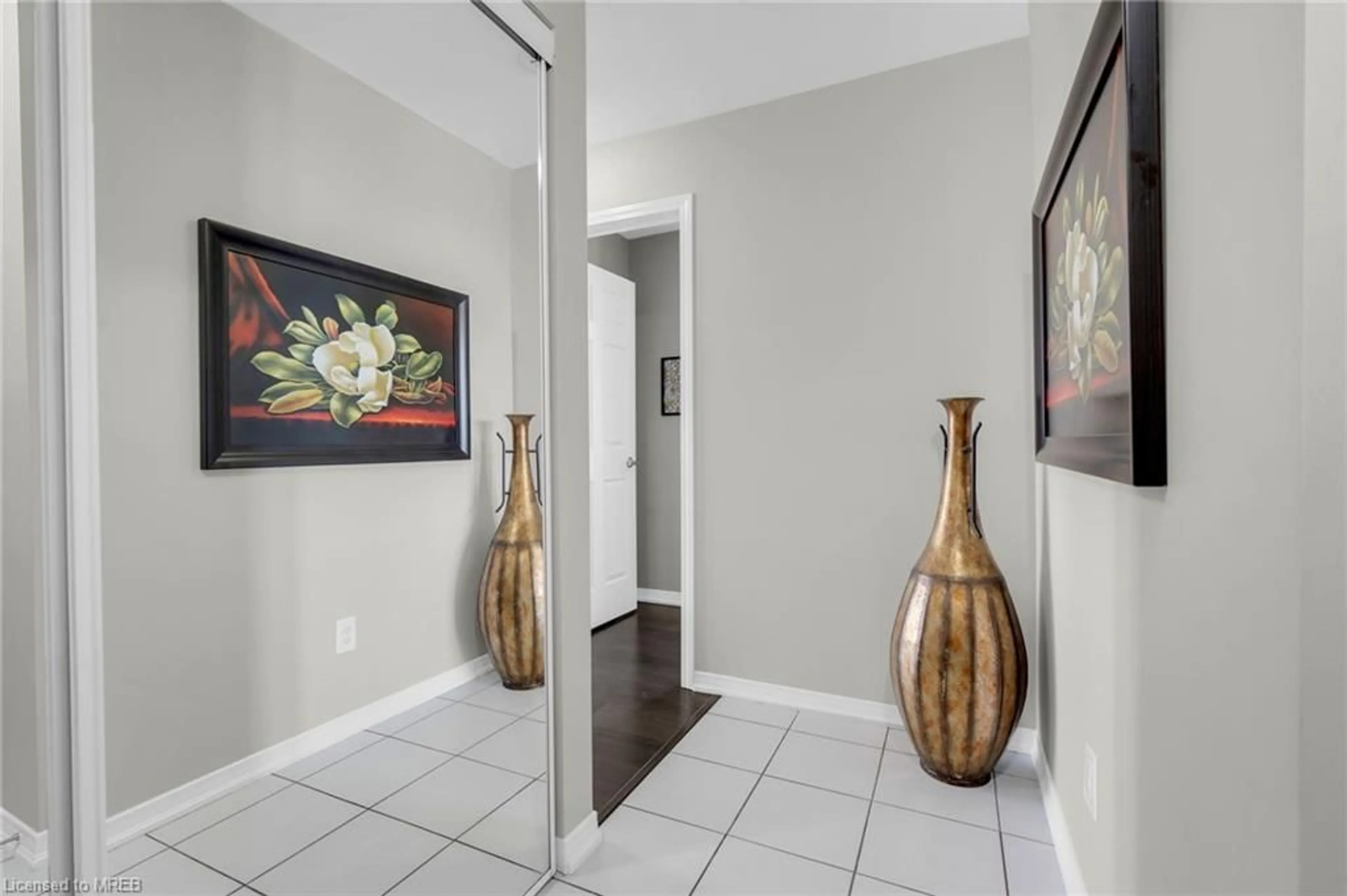 Indoor entryway for 54 Sky Harbour Dr #311, Brampton Ontario L6Y 6B9