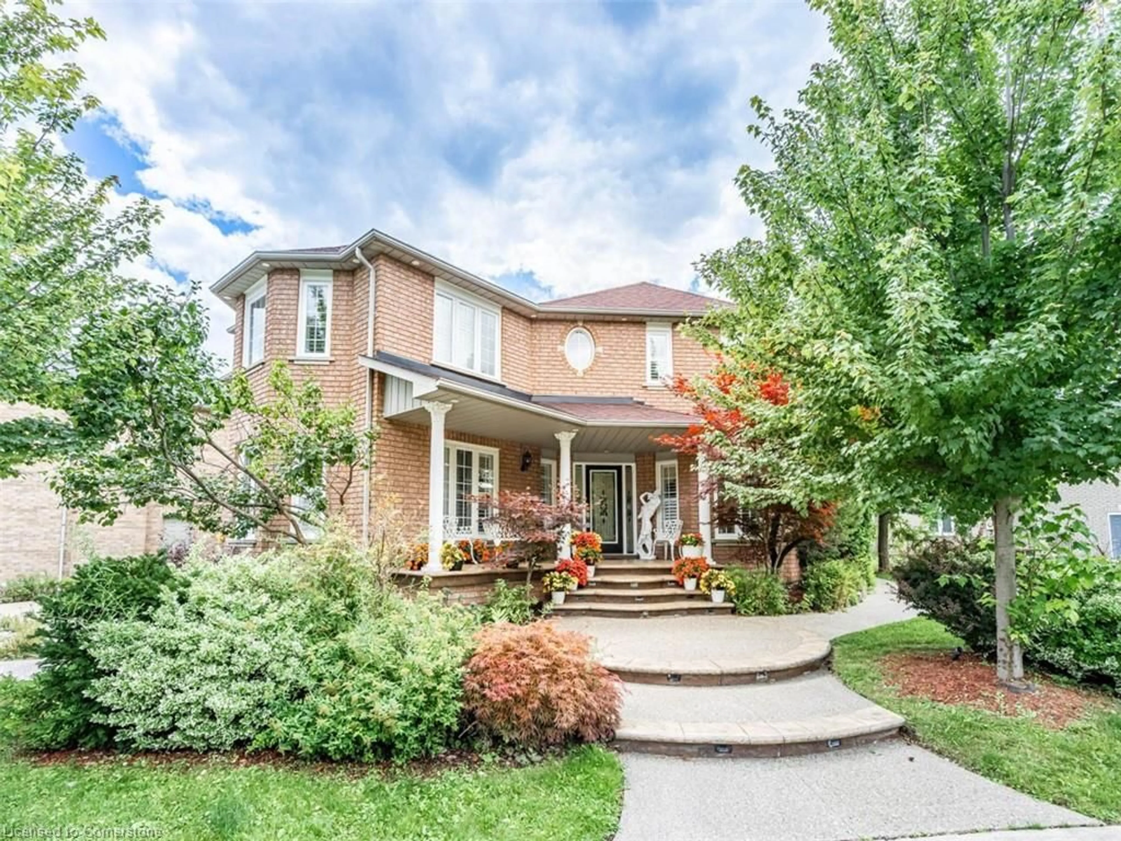 Frontside or backside of a home for 2098 Shorncliffe Blvd, Oakville Ontario L6M 3N8