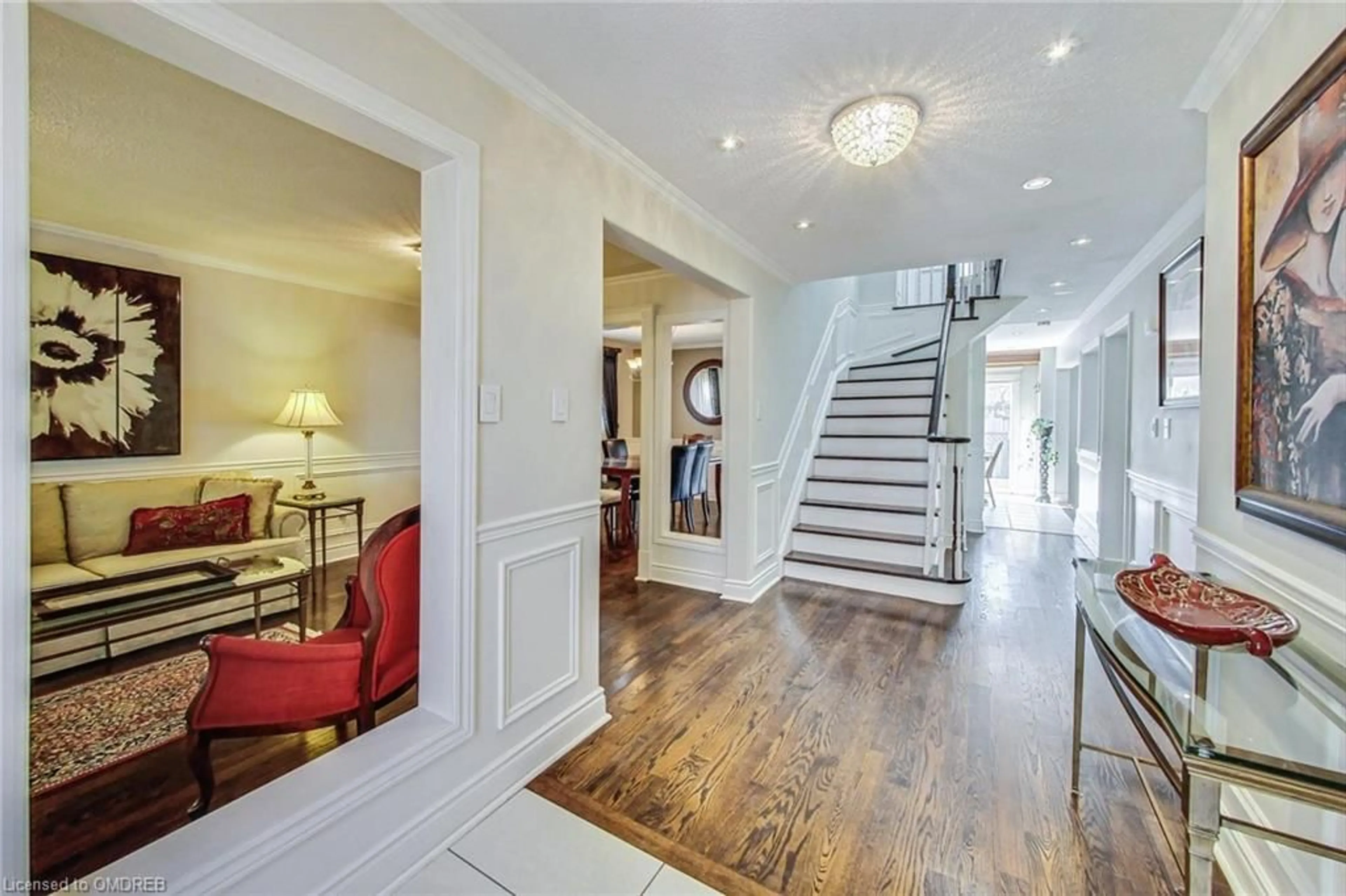 Indoor foyer for 226 Poole Dr, Oakville Ontario L6H 3W4