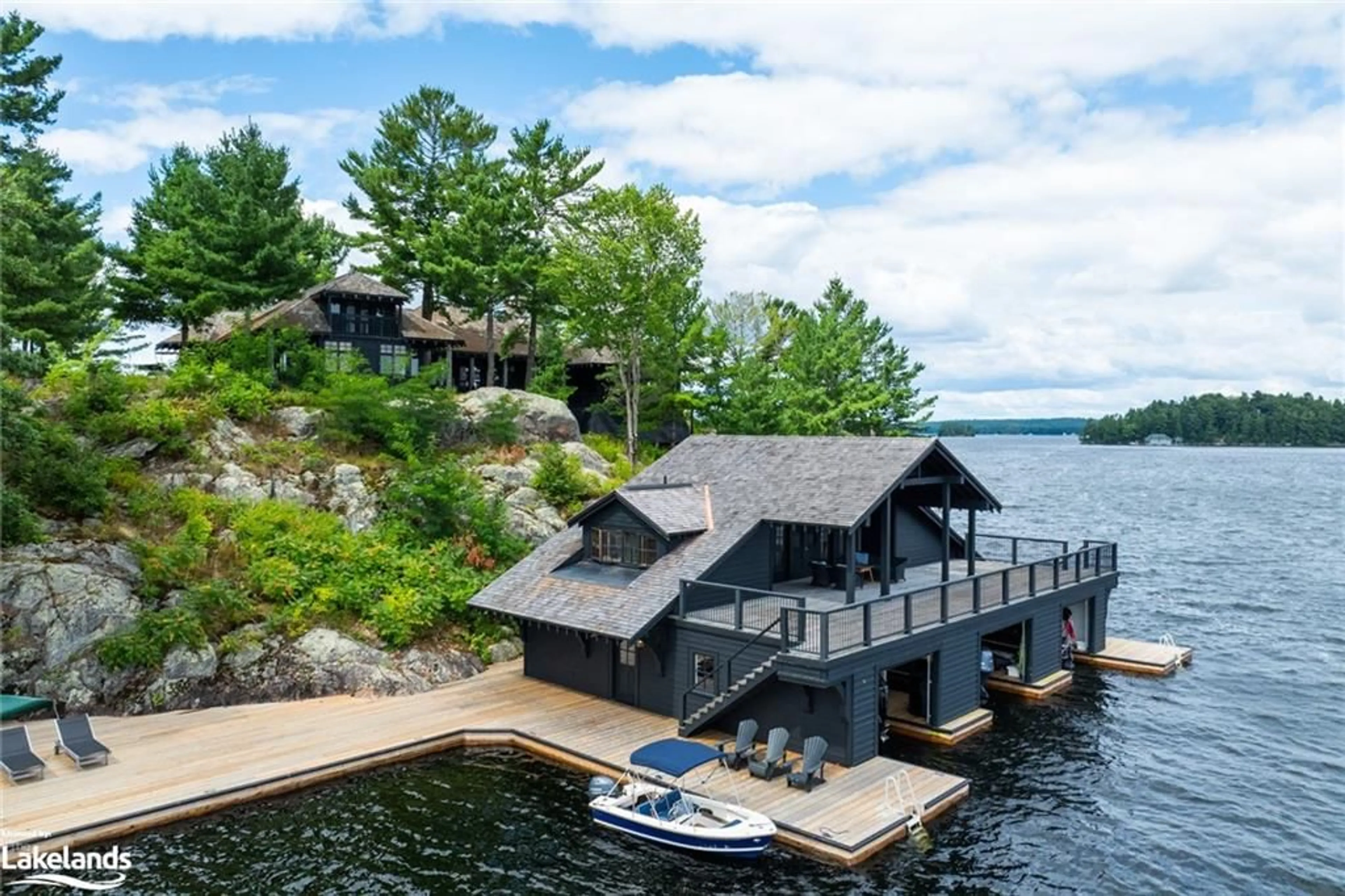 Cottage for 1 ONAWAY Island R21, Muskoka Lakes Ontario P0B 1J0