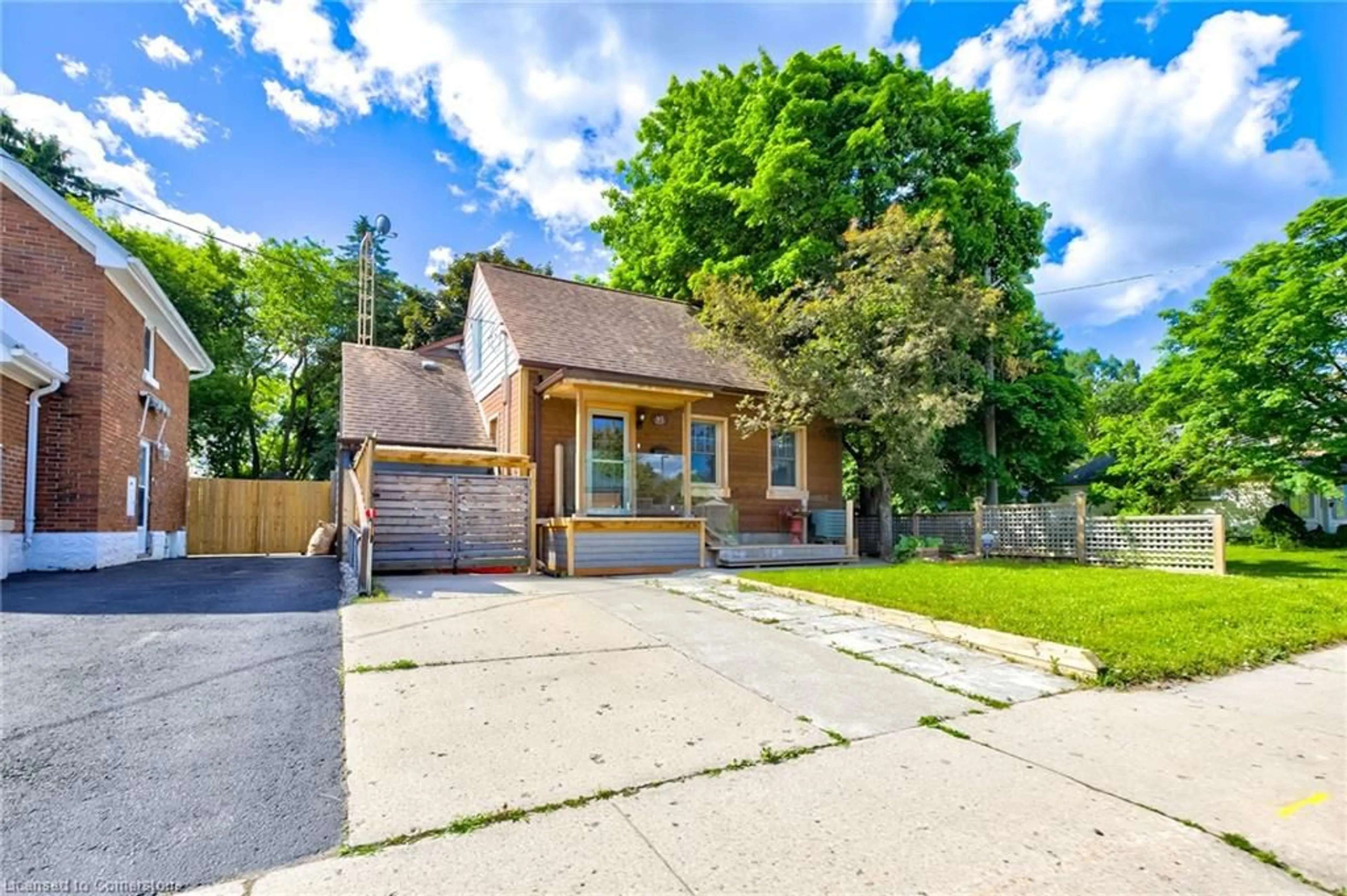 Frontside or backside of a home for 93 Stirling Ave, Kitchener Ontario N2G 3N8