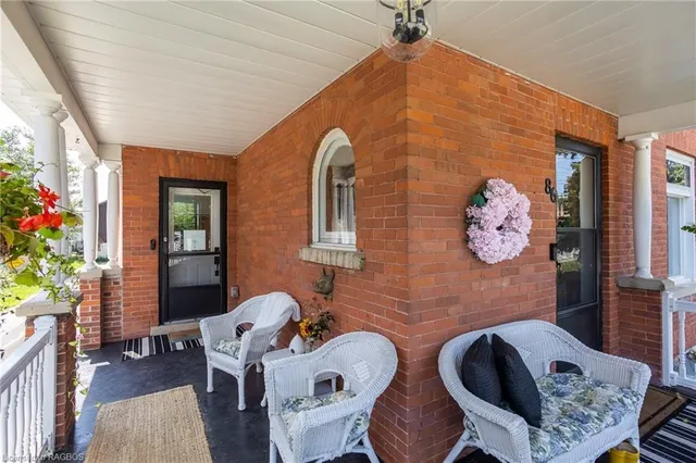 86 Toronto St, Markdale 2