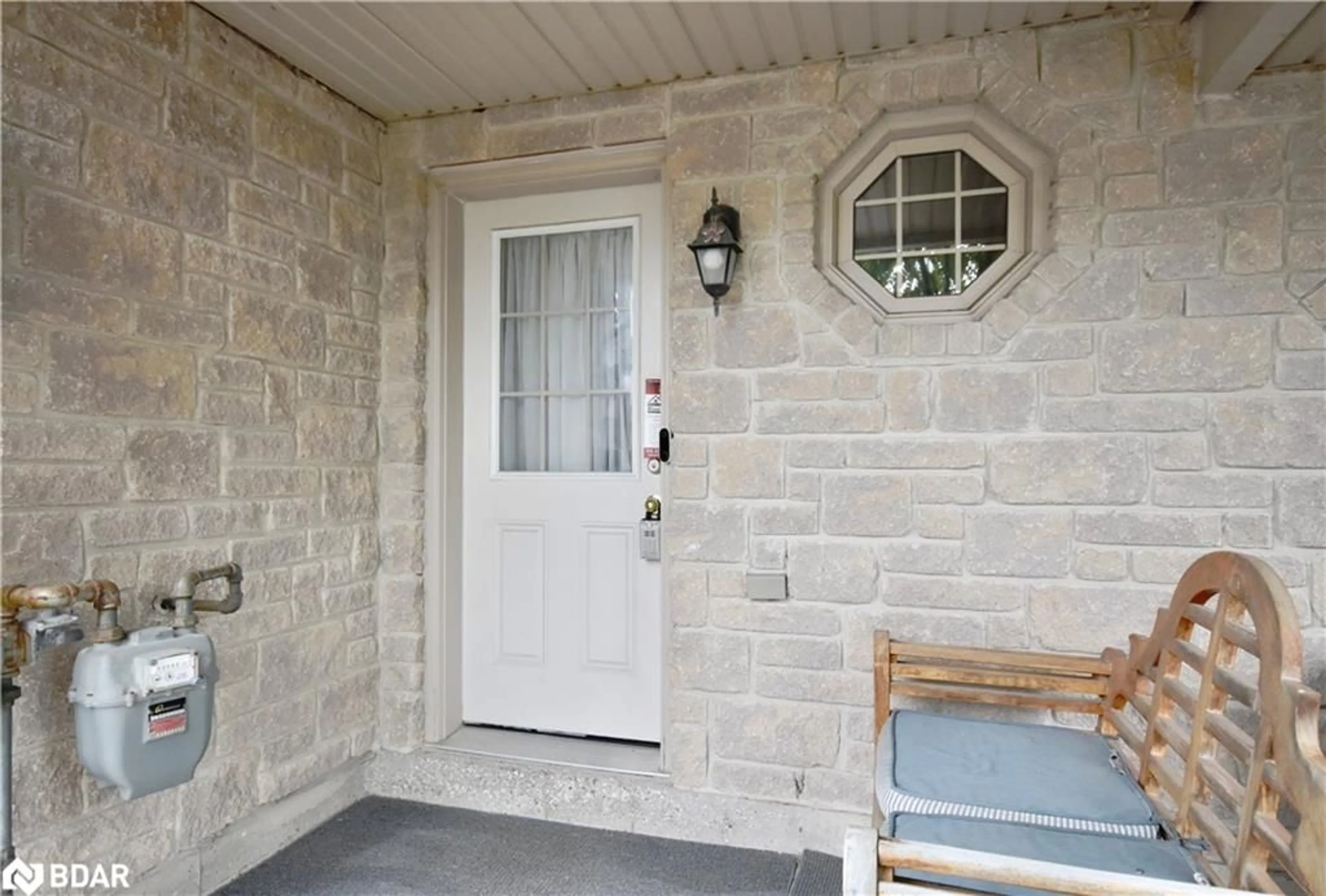 Indoor entryway, cement floor for 175 Stanley St #9, Barrie Ontario L4M 0G2