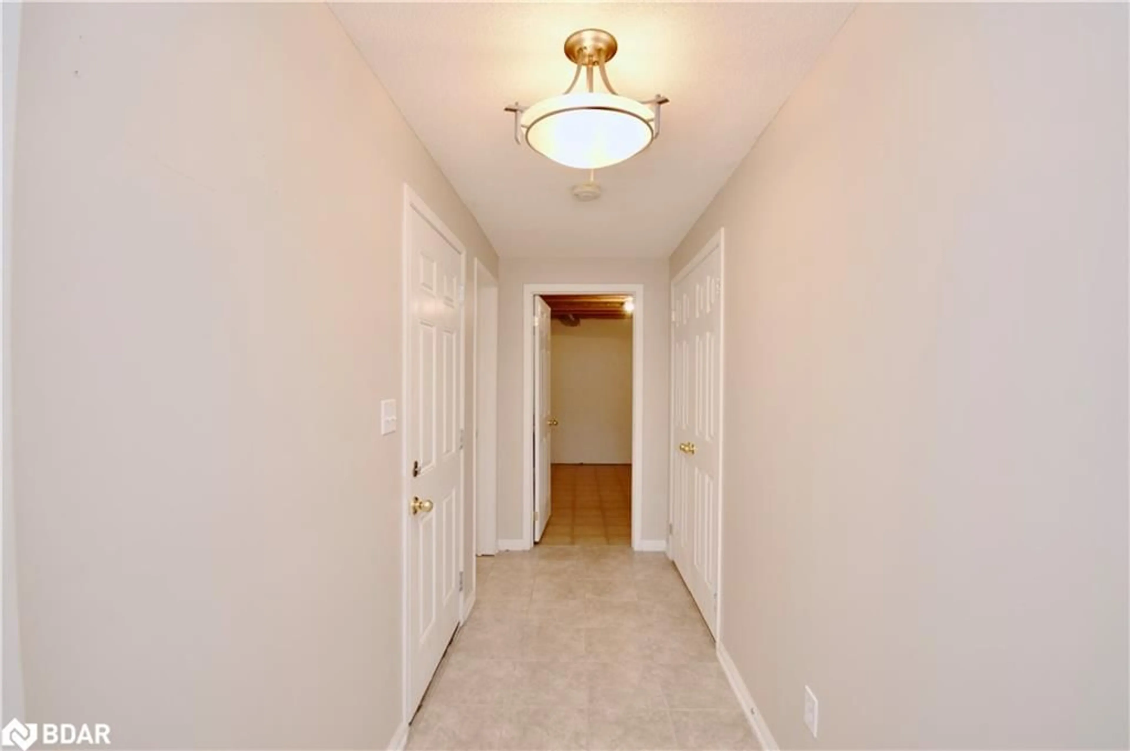 Indoor entryway, carpet floors for 175 Stanley St #9, Barrie Ontario L4M 0G2