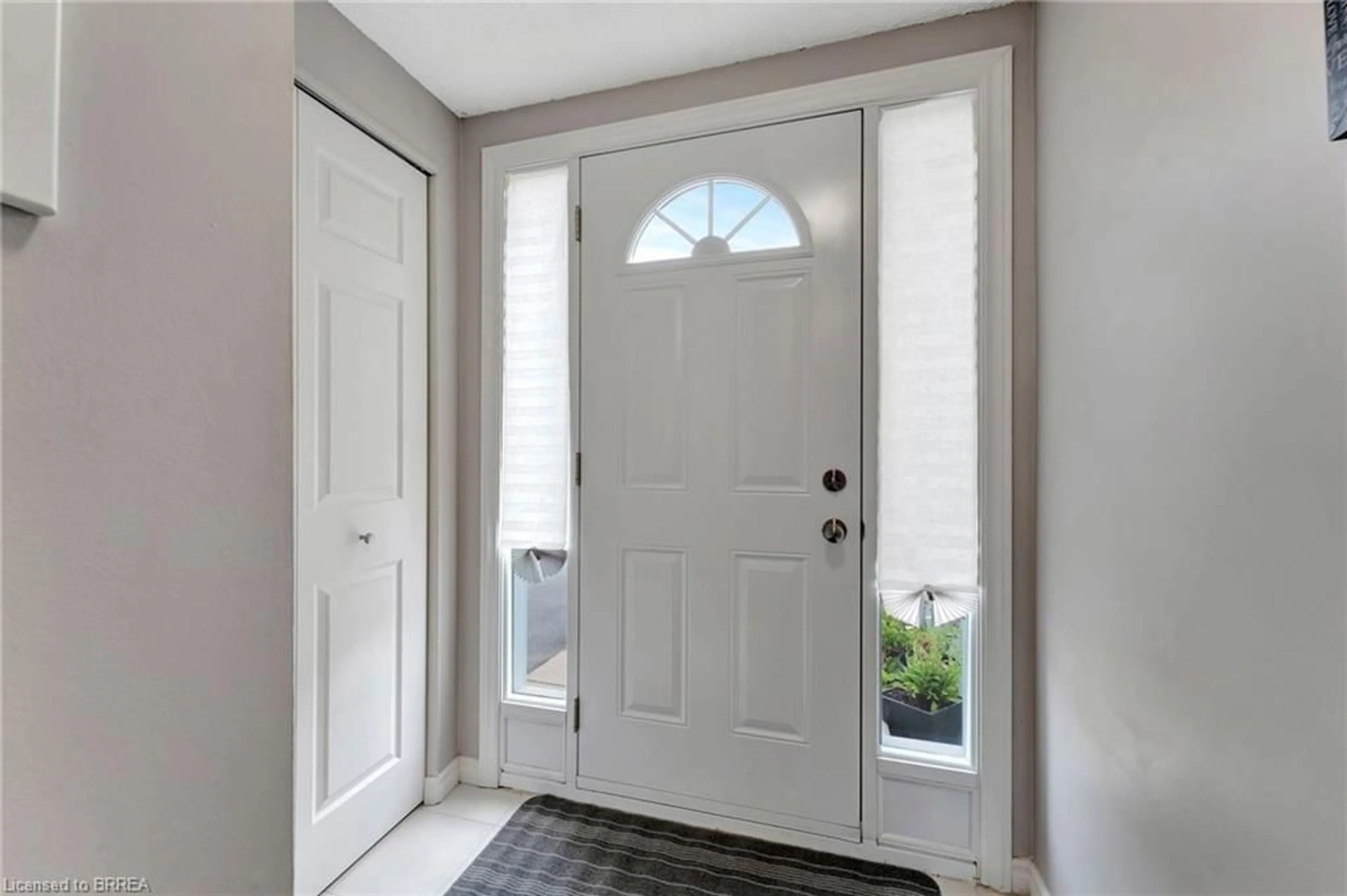 Indoor entryway for 500 Grey St #B, Brantford Ontario N3S 7L4