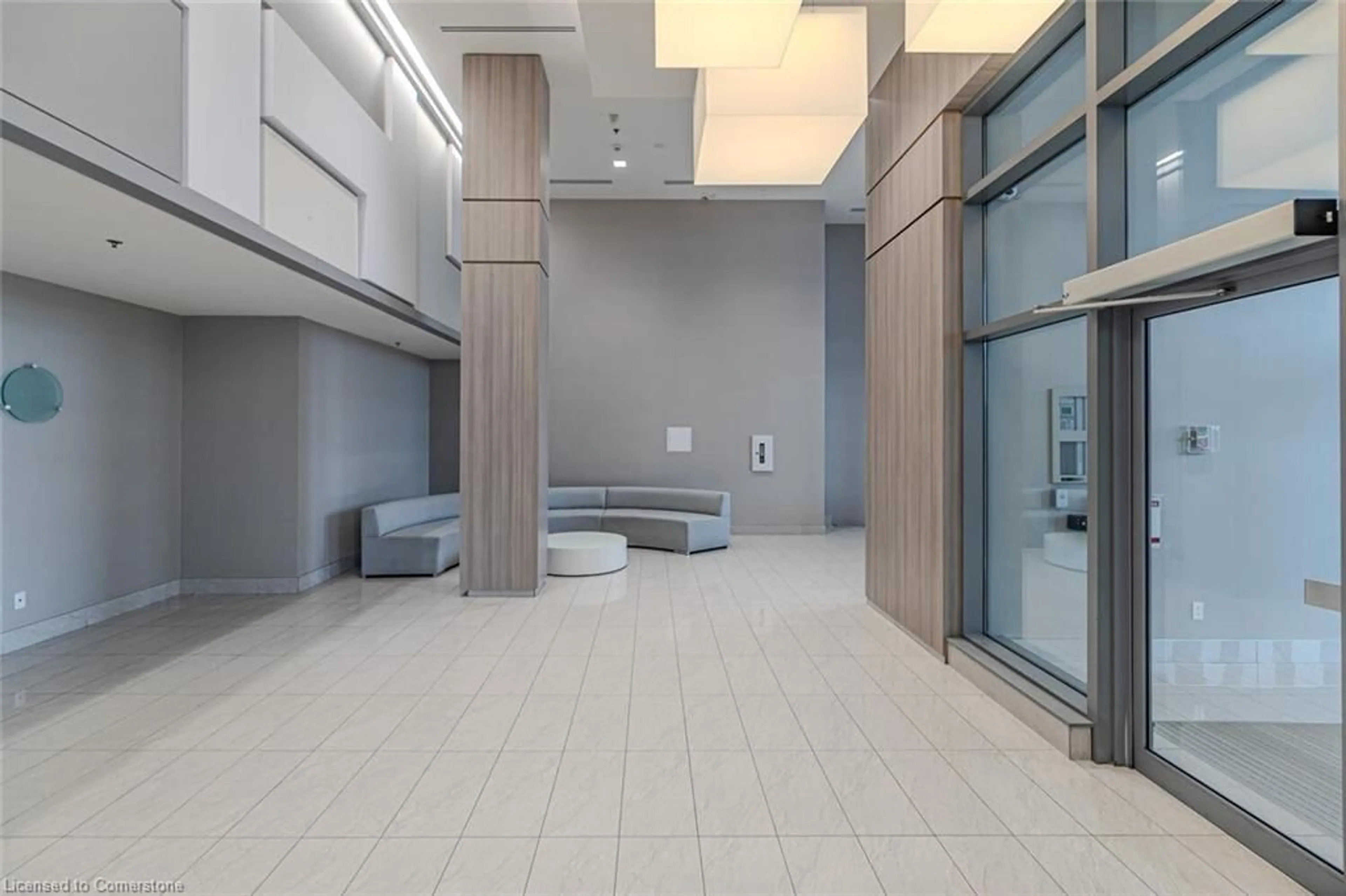 Indoor lobby, ceramic floors for 2087 Fairview St #2007, Burlington Ontario L7R 2C8