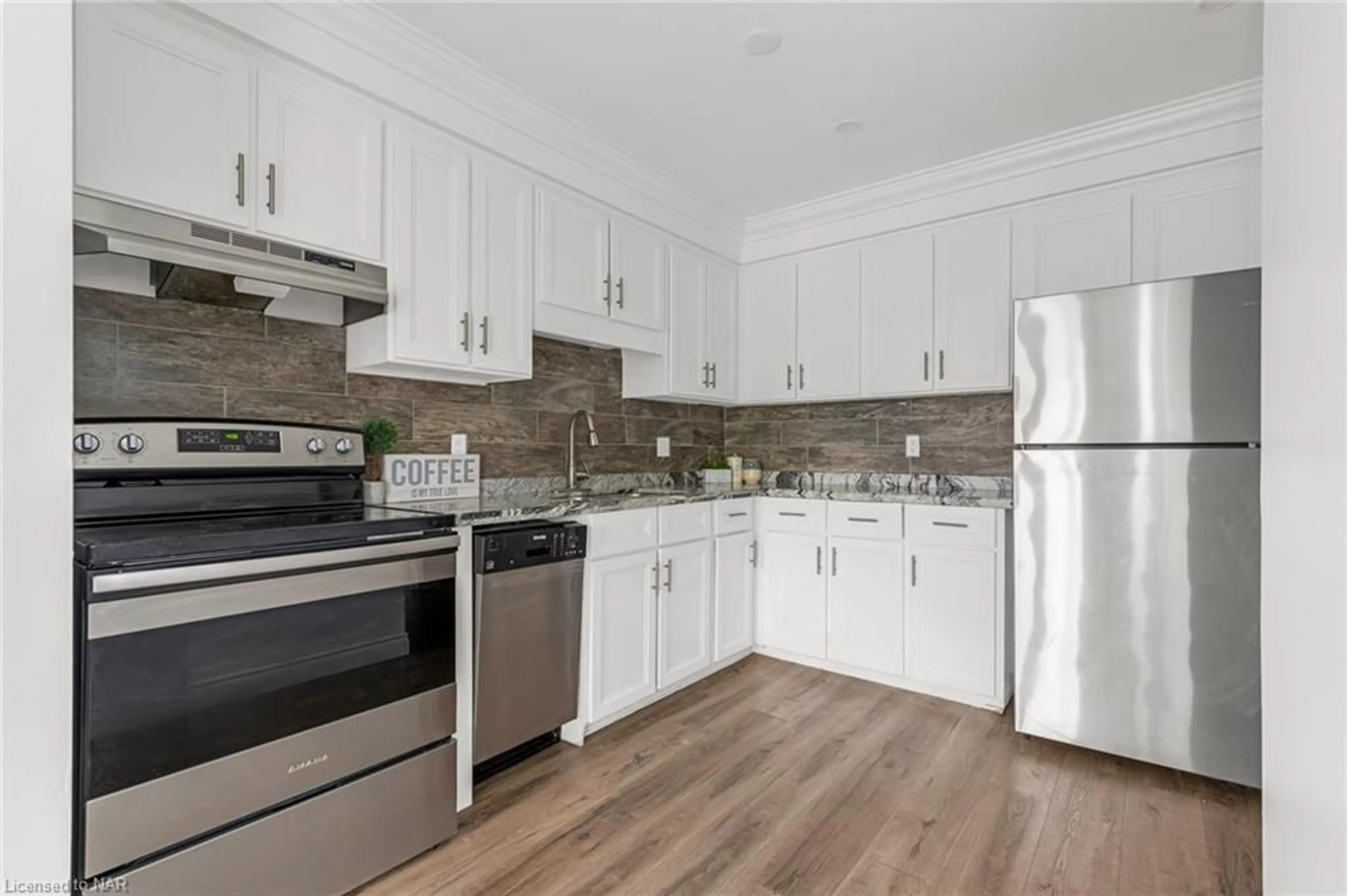 Standard kitchen for 26 Baxter Cres, Thorold Ontario L2V 4R6