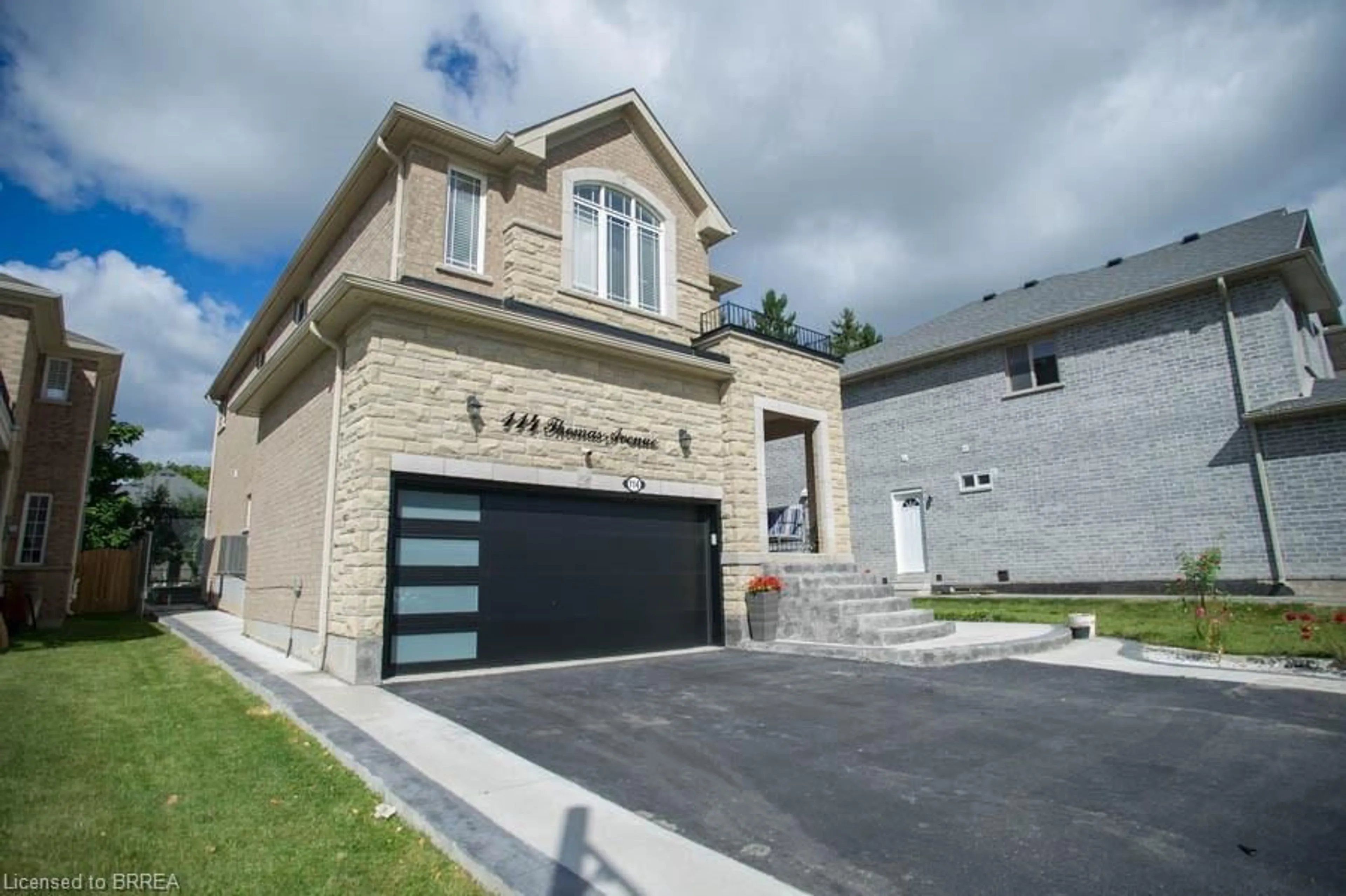 Frontside or backside of a home for 114 Thomas Ave, Brantford Ontario N3S 7V4