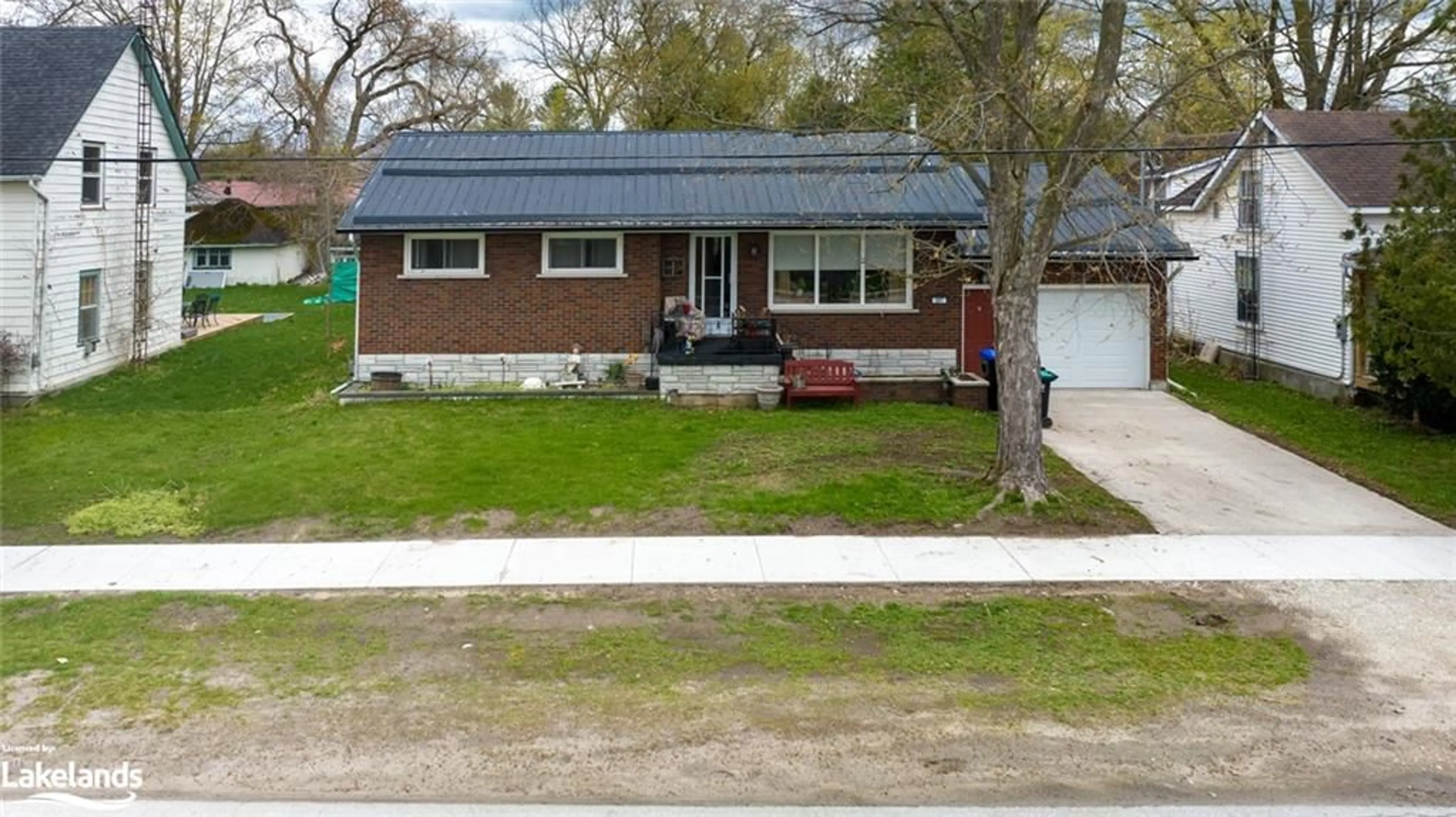 Frontside or backside of a home for 267 John St, Stayner Ontario L0M 1S0