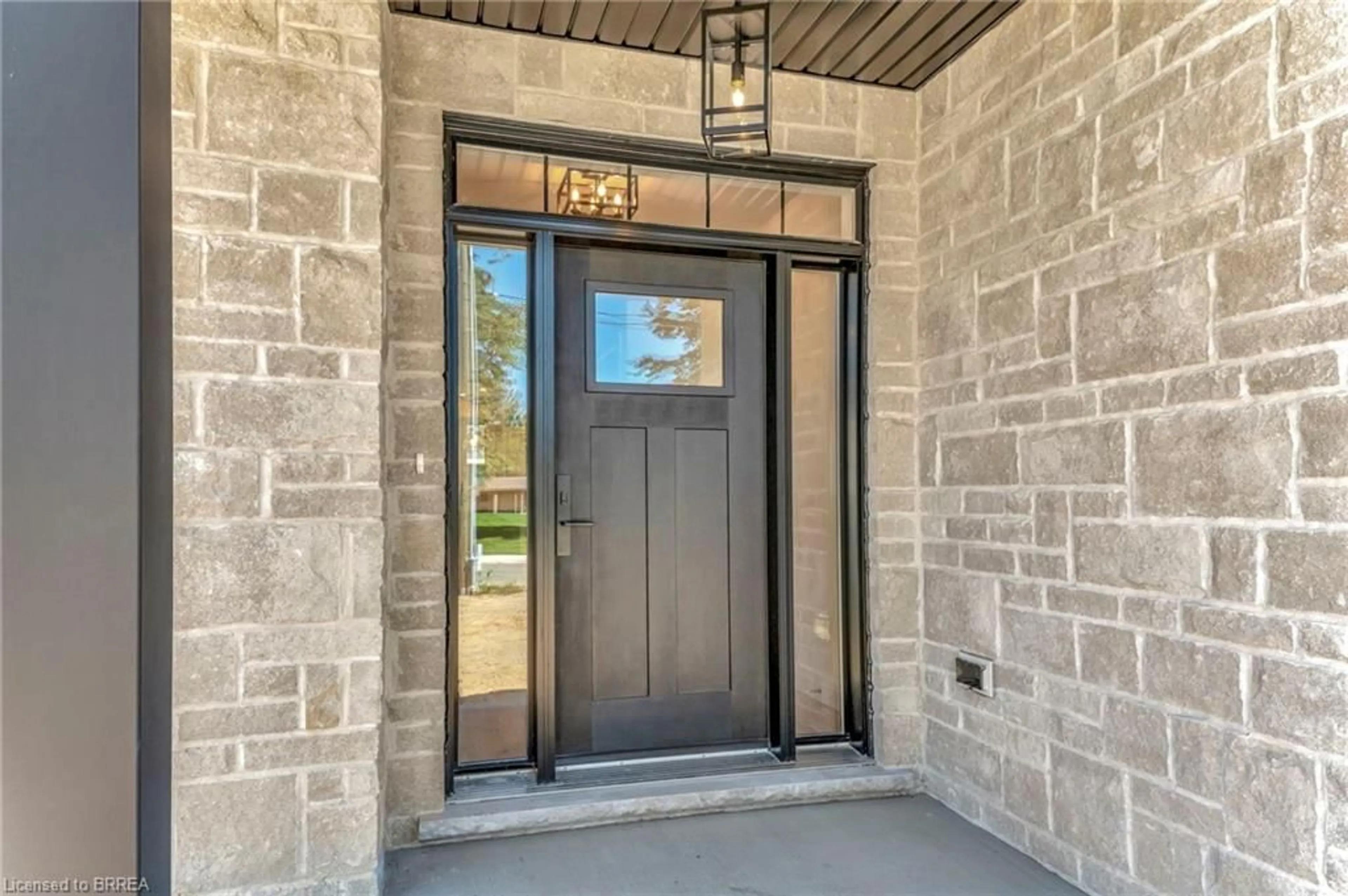 Indoor entryway, cement floor for 44 Cedar St, Paris Ontario N3L 0H7